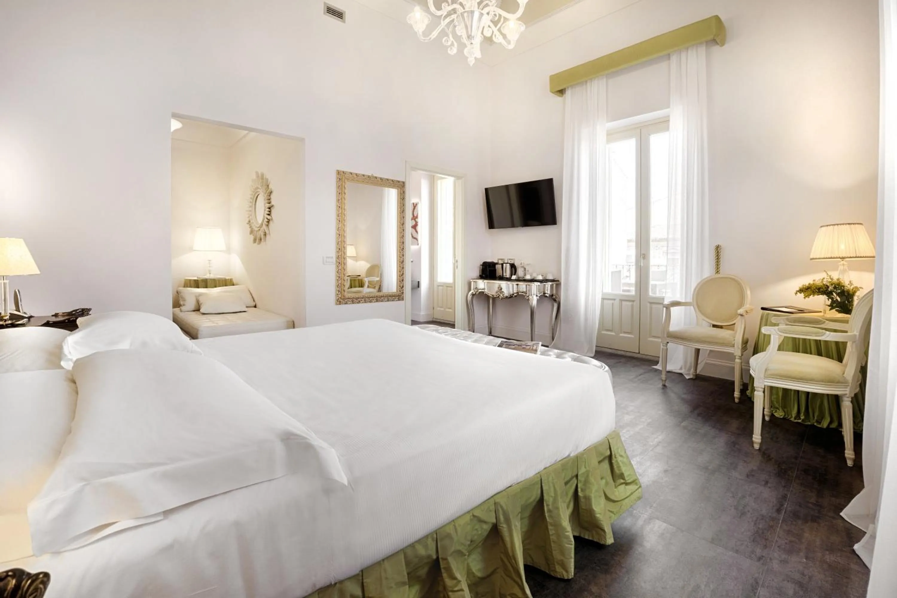 Photo of the whole room, Bed in Relais Antica Badia - San Maurizio 1619