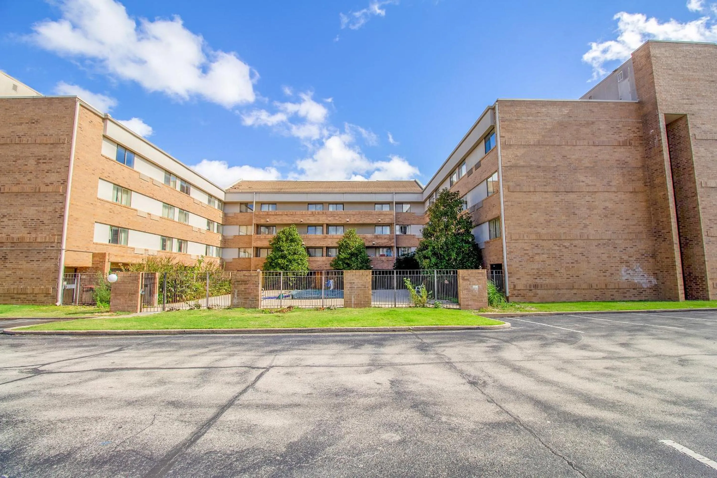 Facade/entrance in Tulsa Square Hotel Central, I-44 By OYO