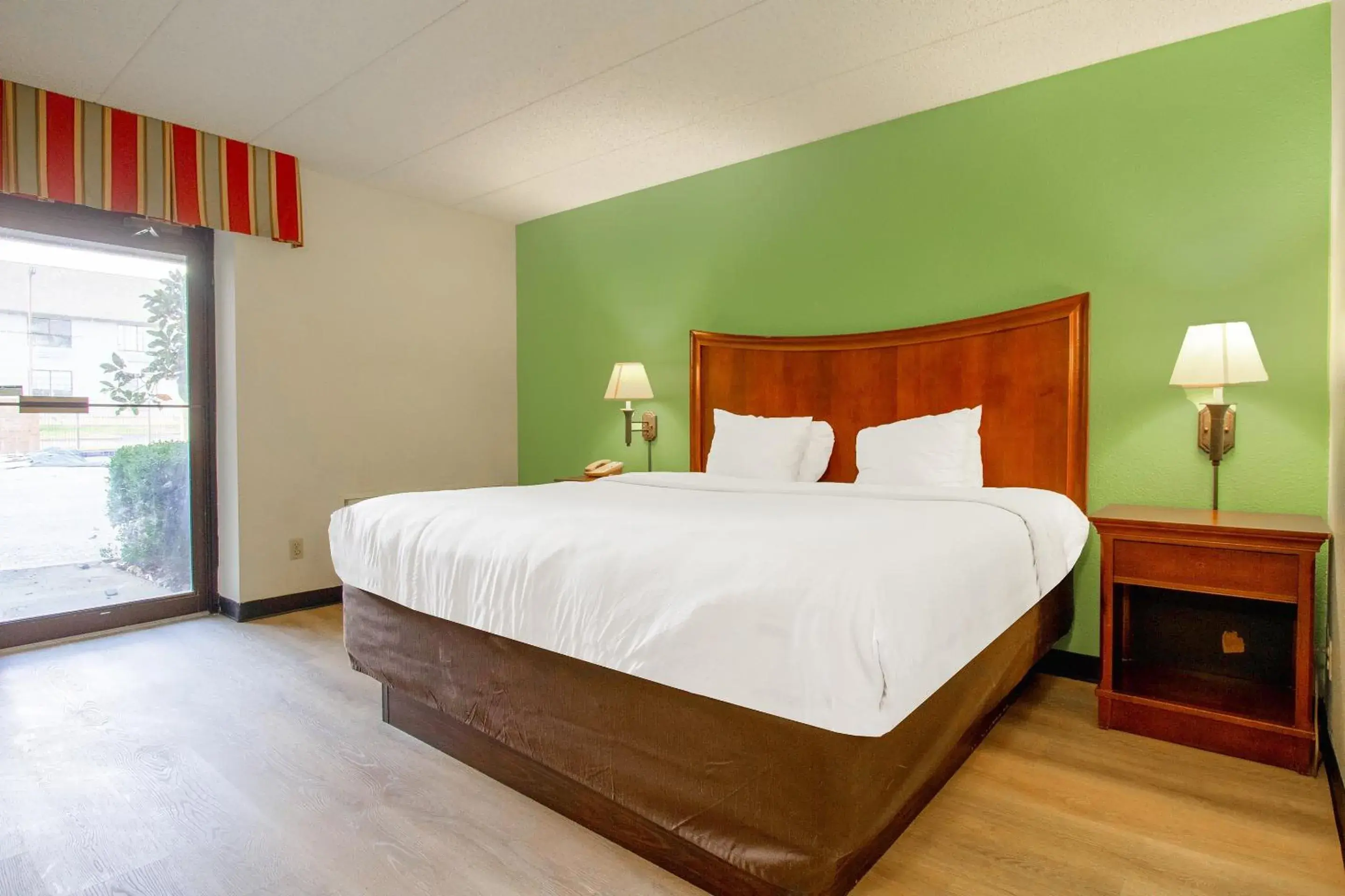 King Room in Tulsa Square Hotel Central, I-44 By OYO King Room in Tulsa Square Hotel Central, I-44 By OYO