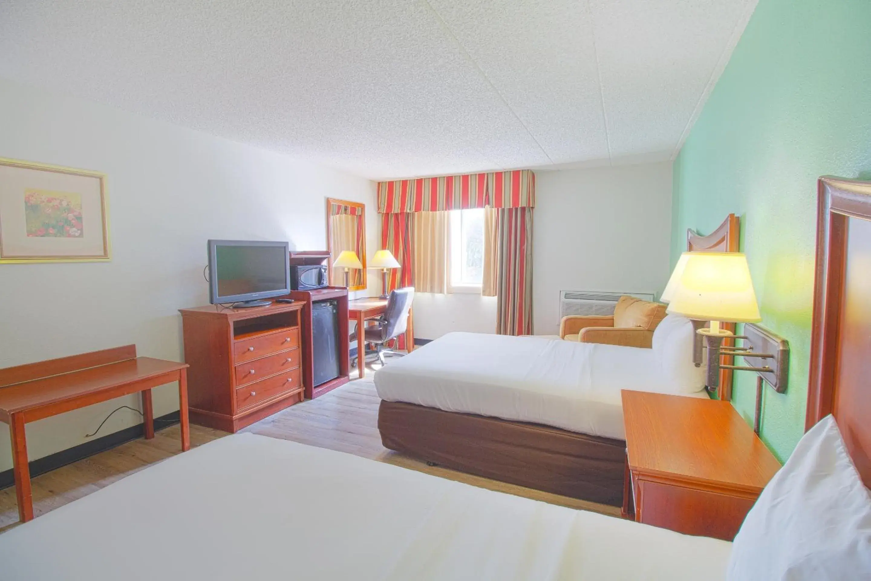 2 Full Beds with Kitchenette in Tulsa Square Hotel Central, I-44 By OYO 2 Full Beds with Kitchenette in Tulsa Square Hotel Central, I-44 By OYO