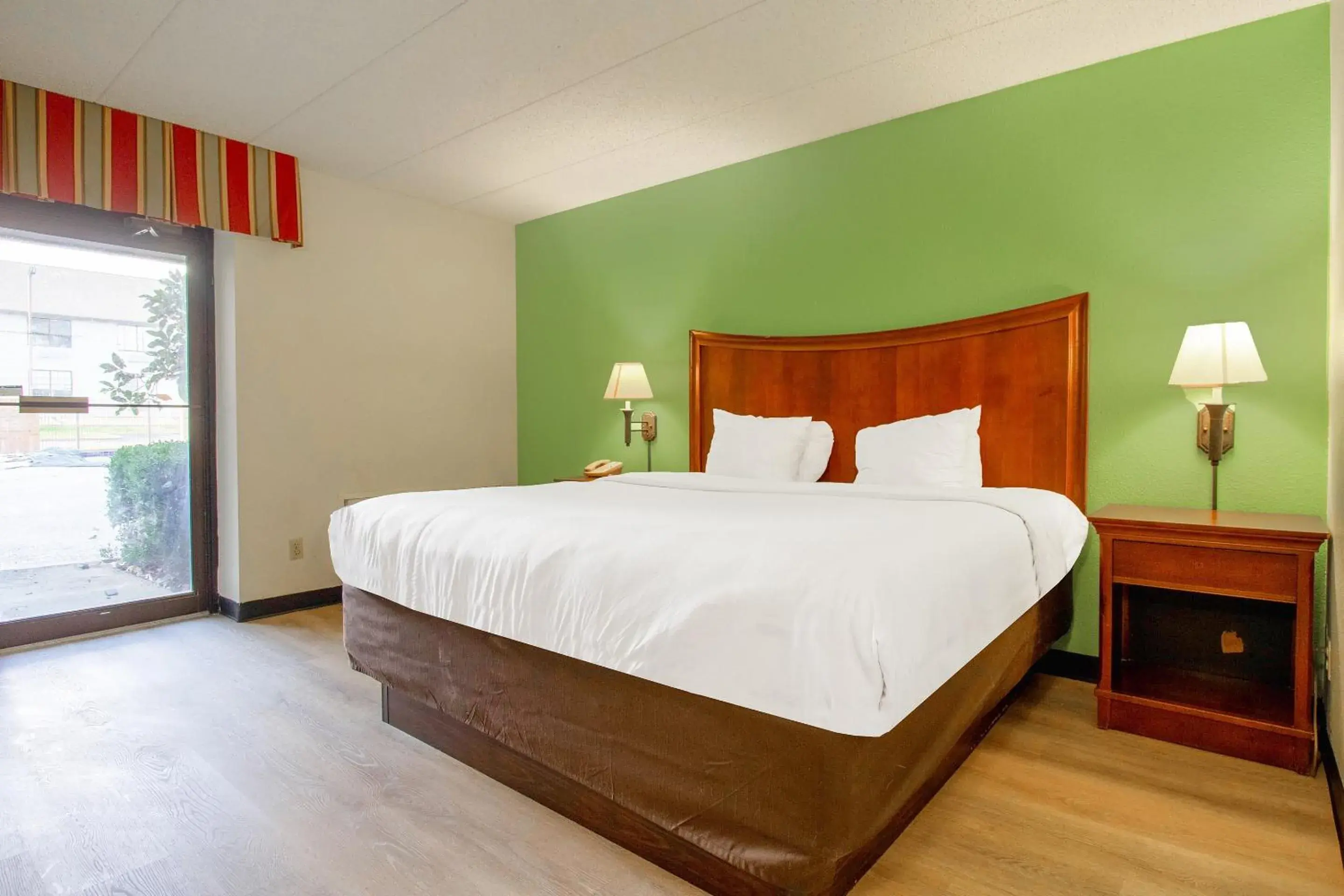 King Room with Kitchenette in Tulsa Square Hotel Central, I-44 By OYO King Room with Kitchenette in Tulsa Square Hotel Central, I-44 By OYO