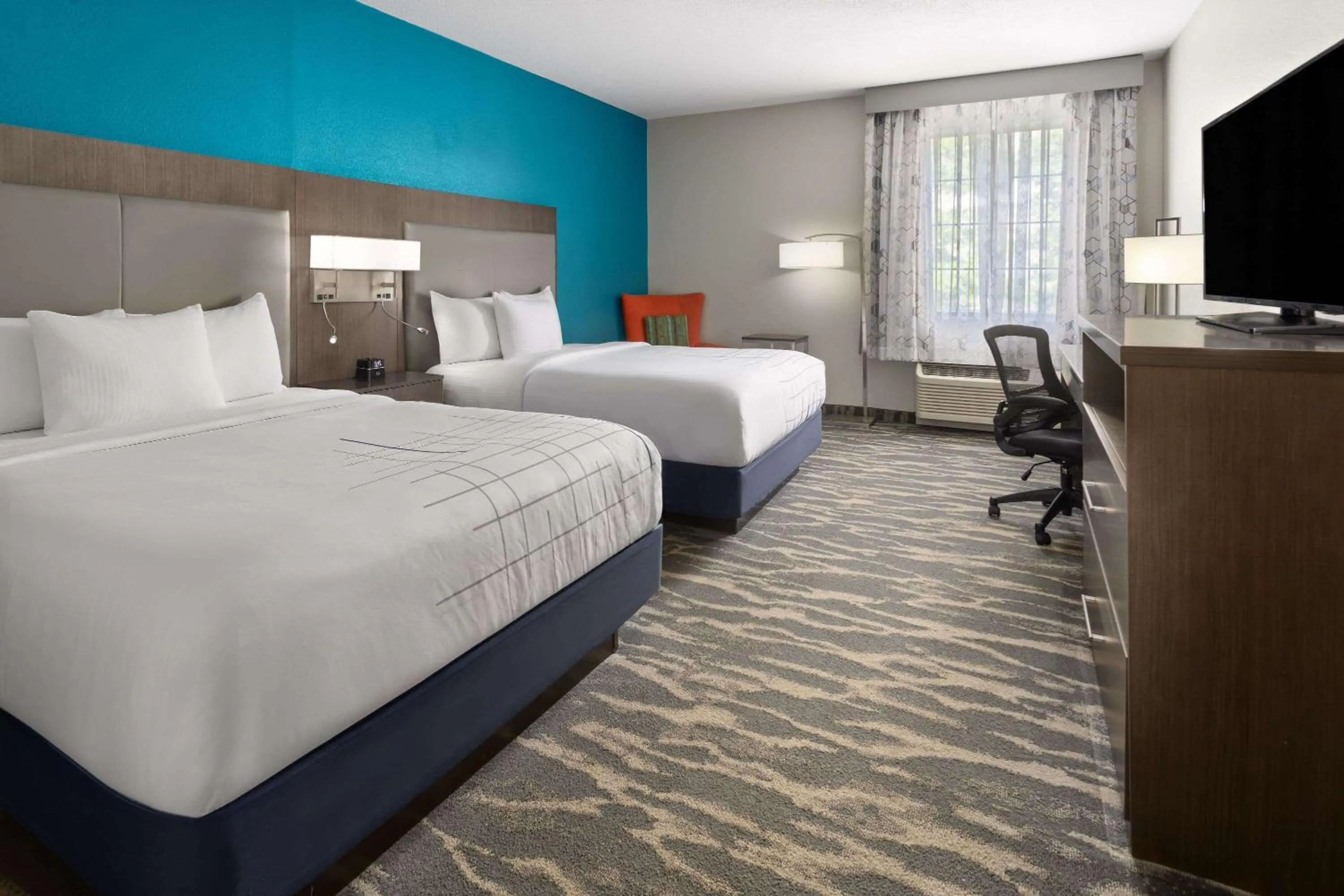 Photo of the whole room, Bed in La Quinta by Wyndham Kokomo