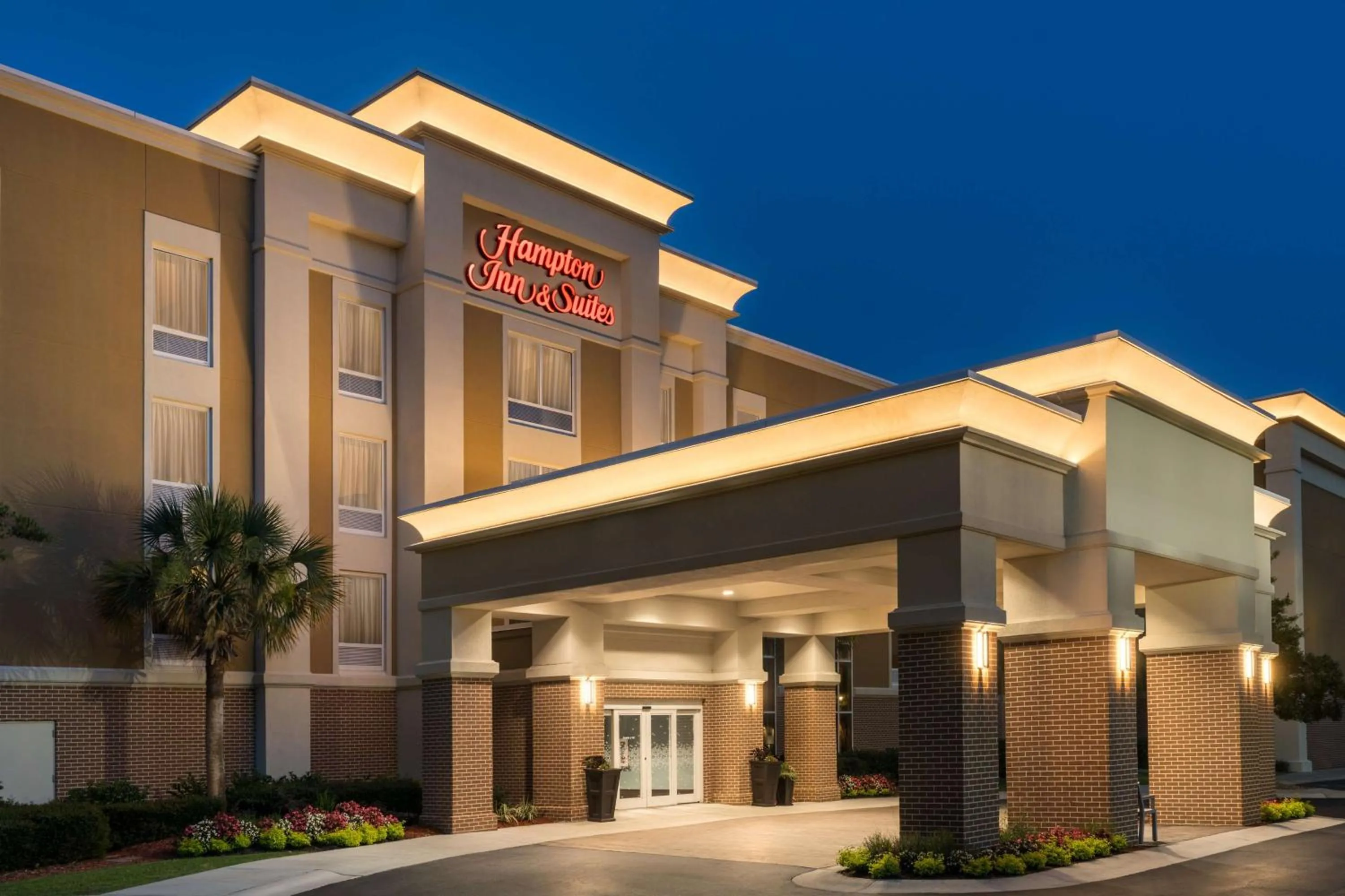 Property building in Hampton Inn & Suites Bluffton-Sun City