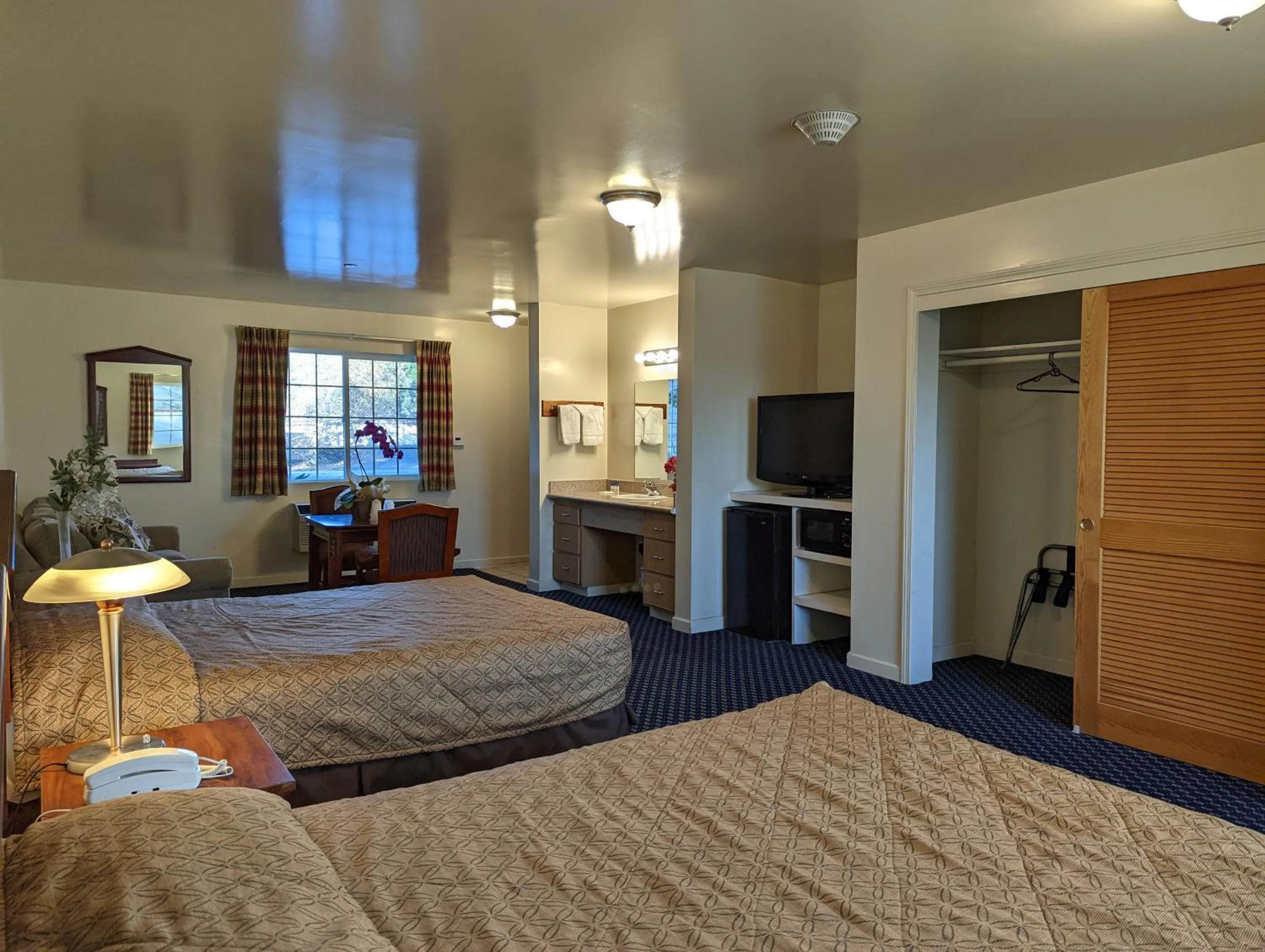 Bed in Americas Best Value Inn Oxnard-Port Hueneme