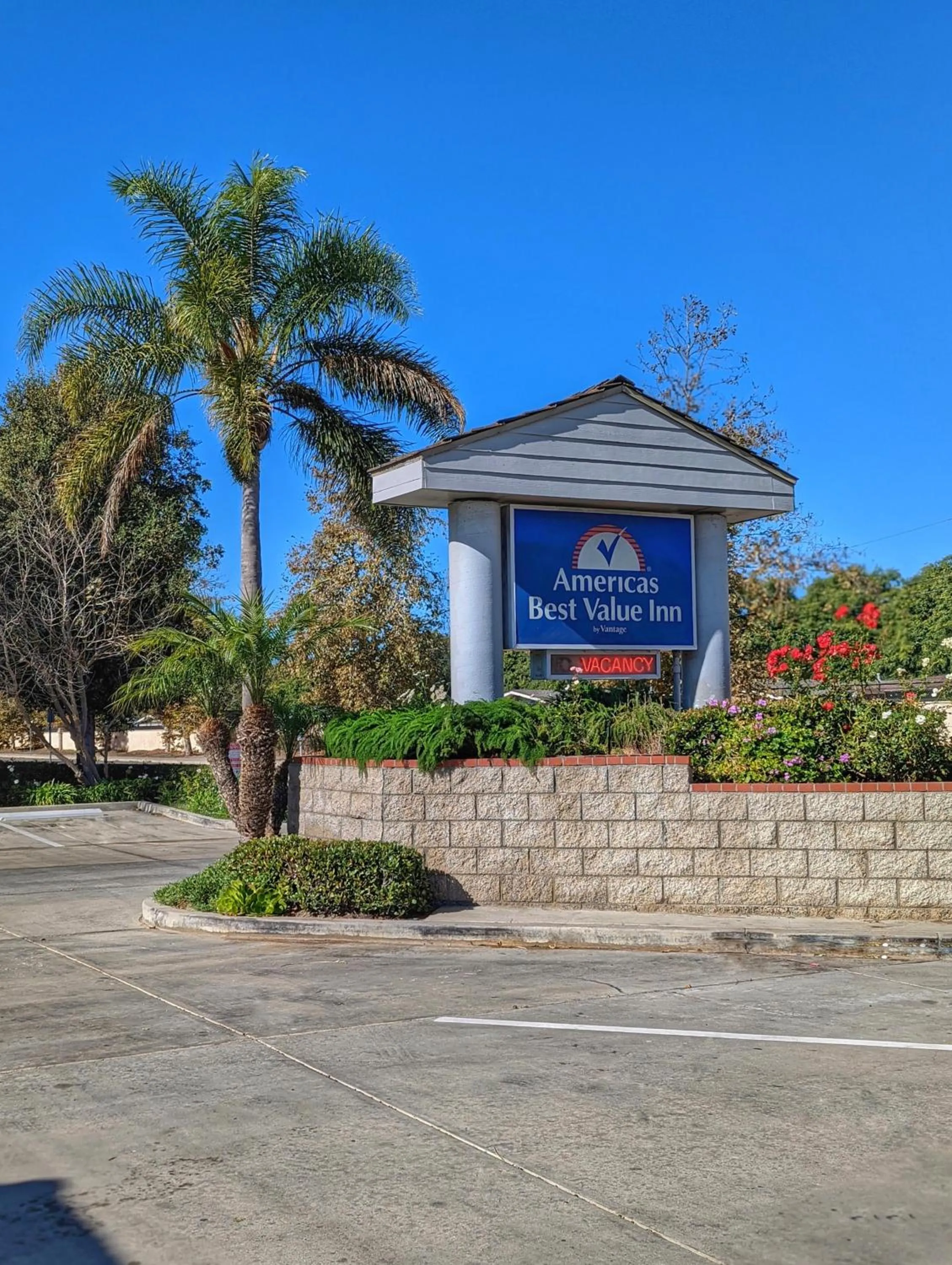 Property building in Americas Best Value Inn Oxnard-Port Hueneme