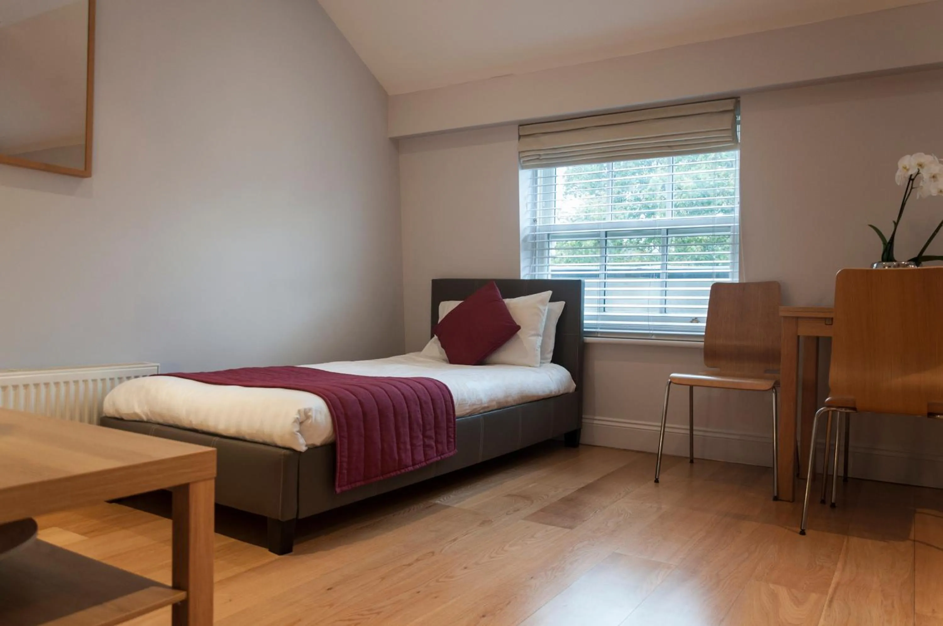 Bedroom, Bed in 12 London Street Apartments