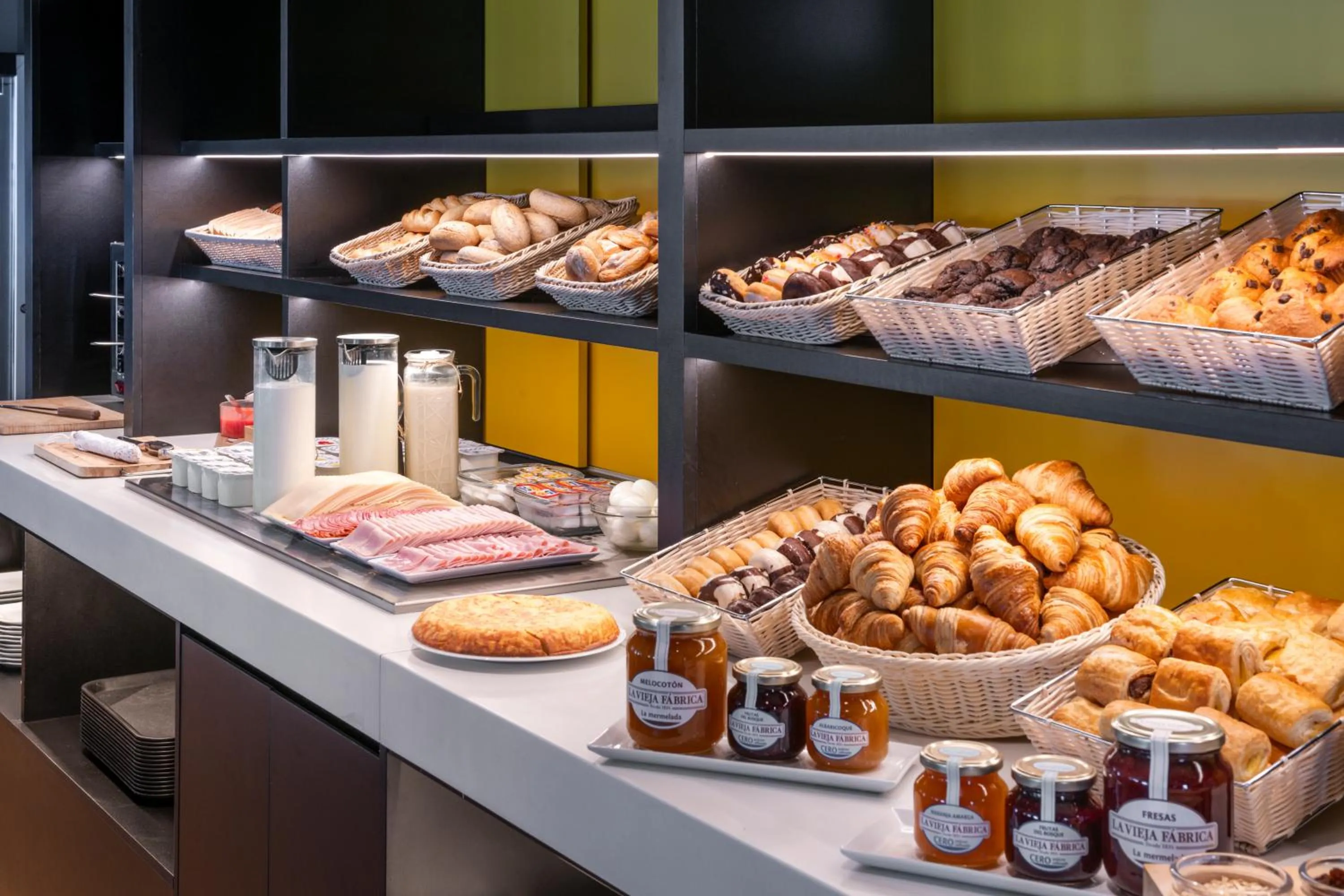 Breakfast in B&B HOTEL Barcelona Mollet