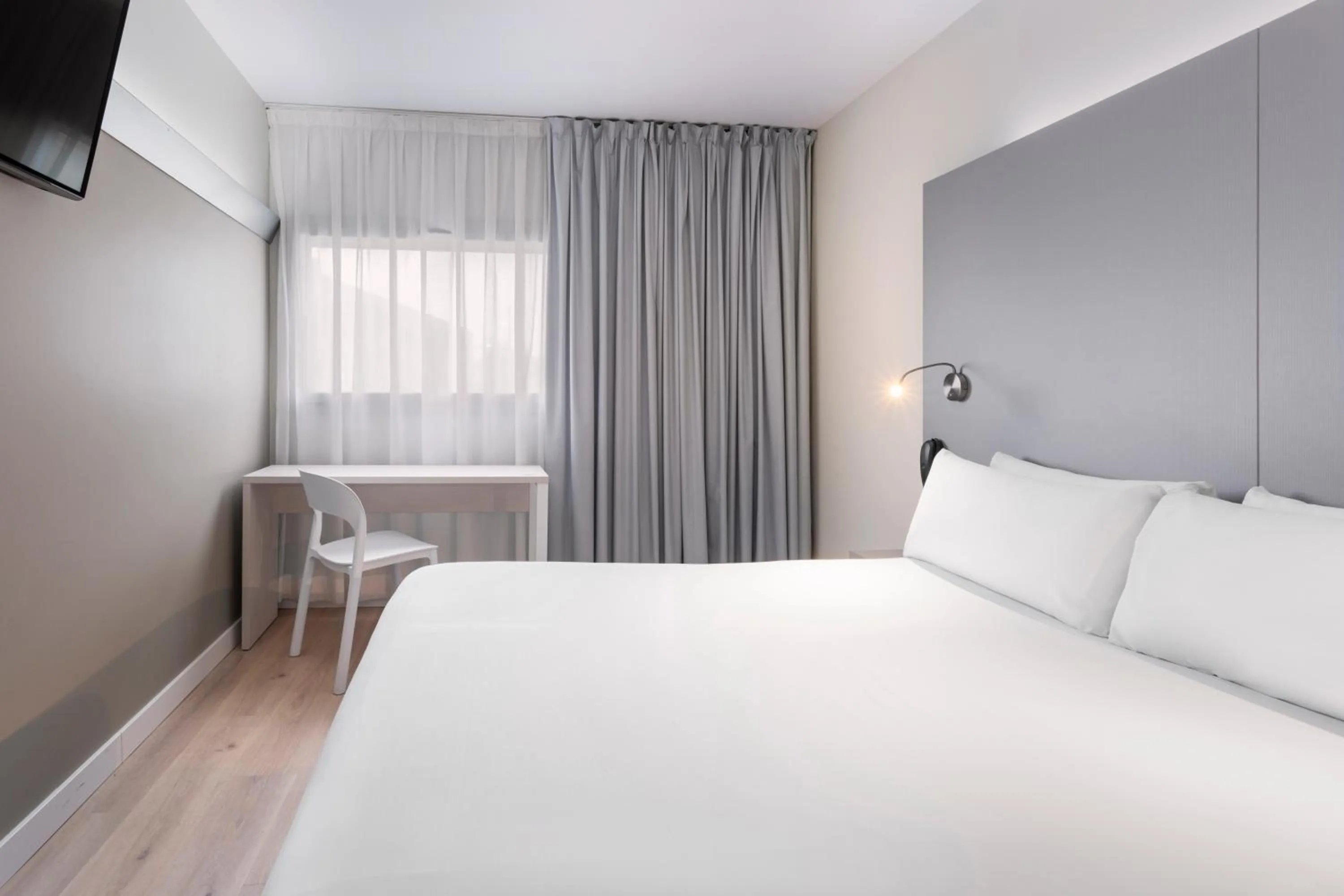 Bed in B&B HOTEL Barcelona Mollet