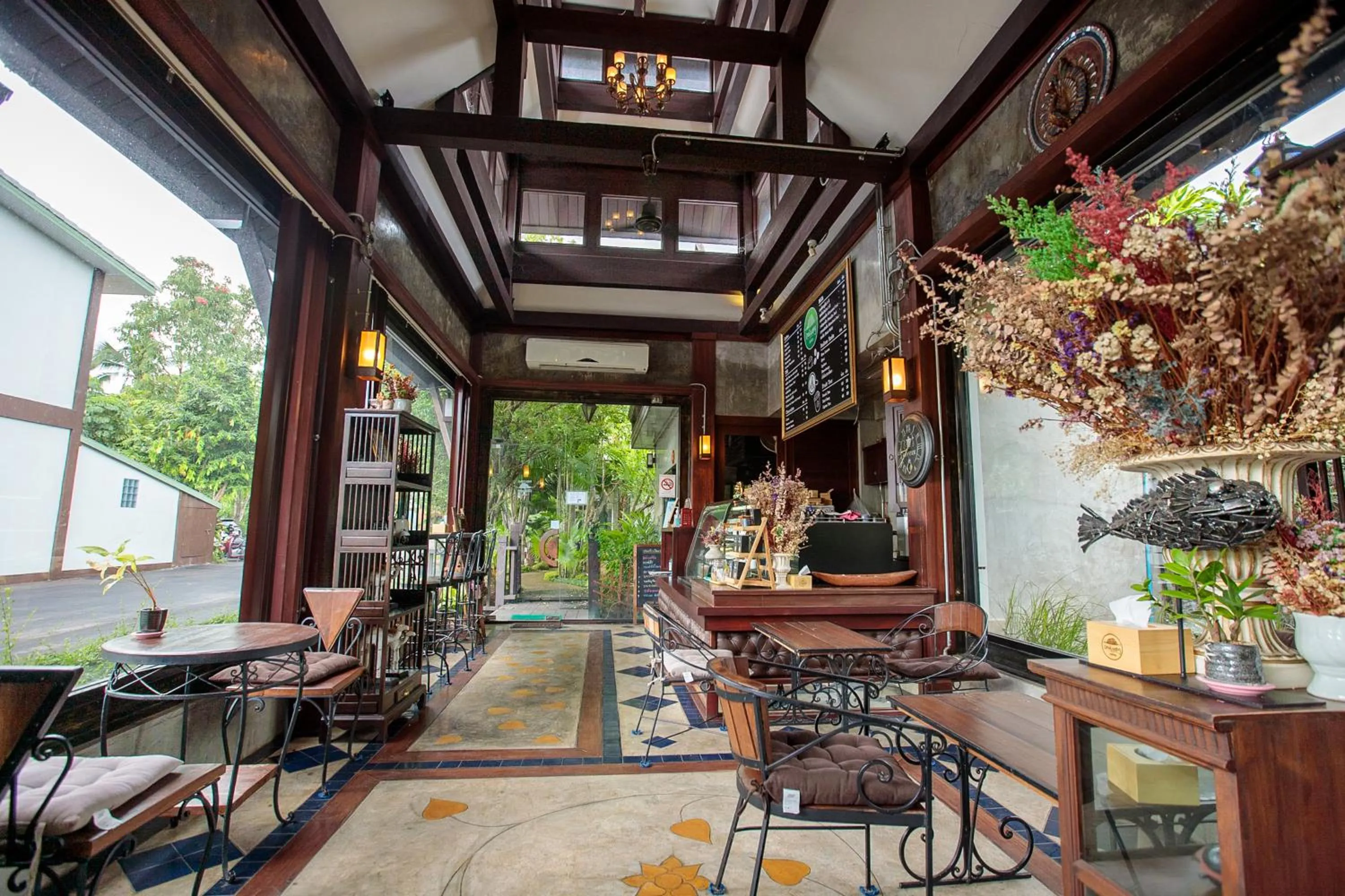 On-site shops in Huen Jao Ban Hotel