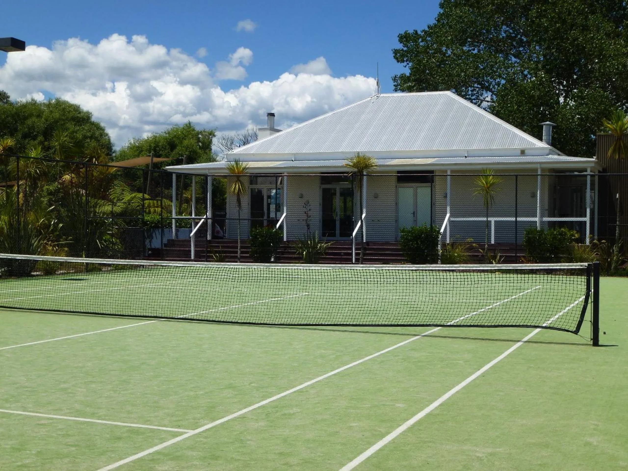 Tennis court in Ramada Resort By Wyndham Rotorua Marama