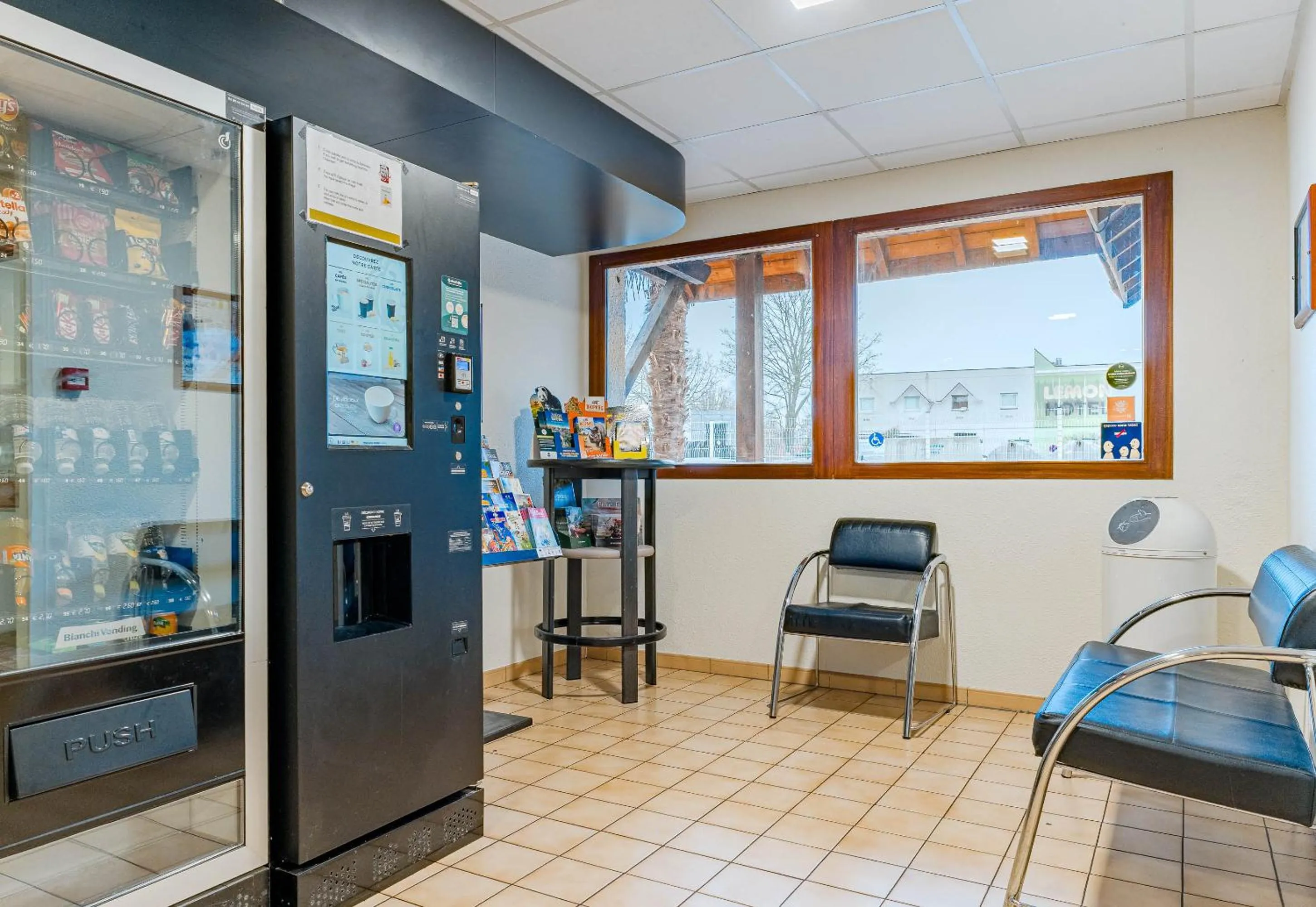 Lobby or reception in B&B HOTEL Chatellerault