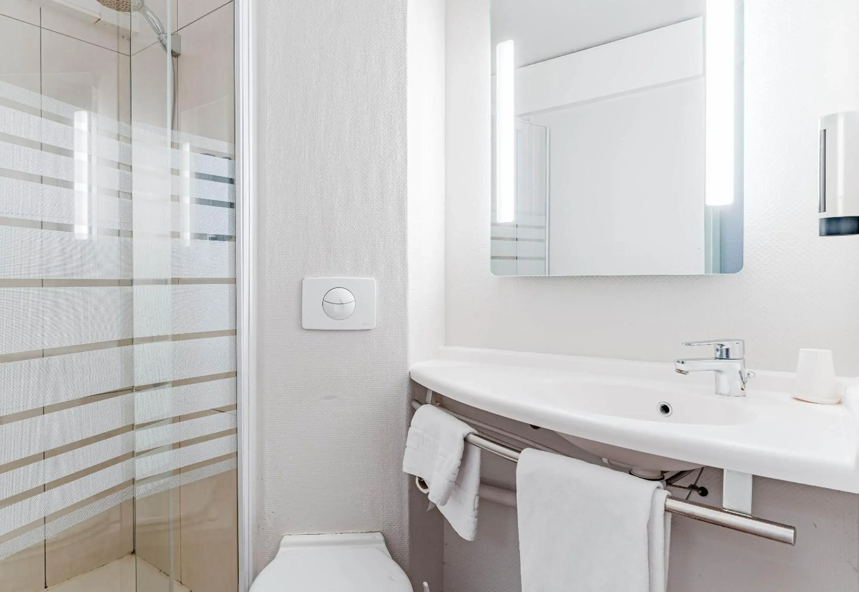 Twin Room in B&B HOTEL Chatellerault Twin Room in B&B HOTEL Chatellerault