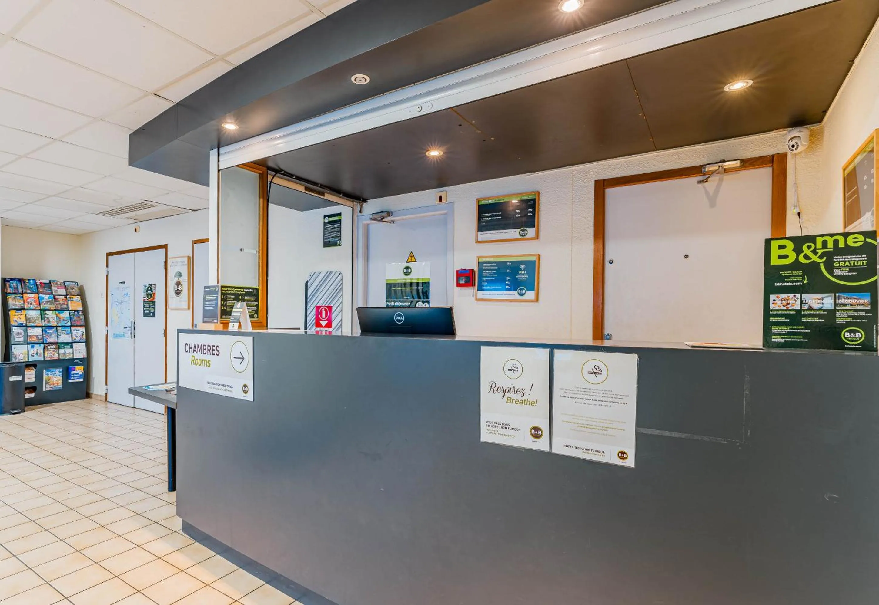 Lobby or reception in B&B HOTEL Chatellerault