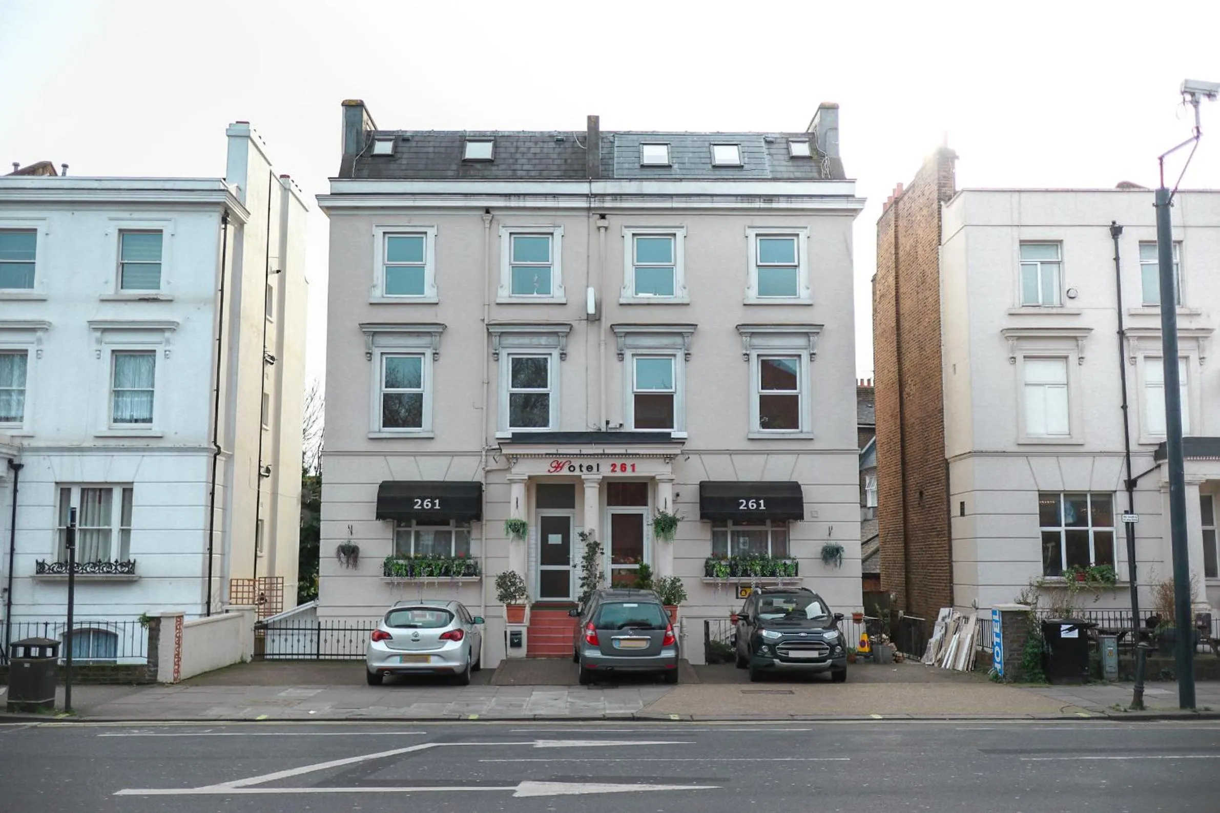 Facade/entrance in Hotel 261