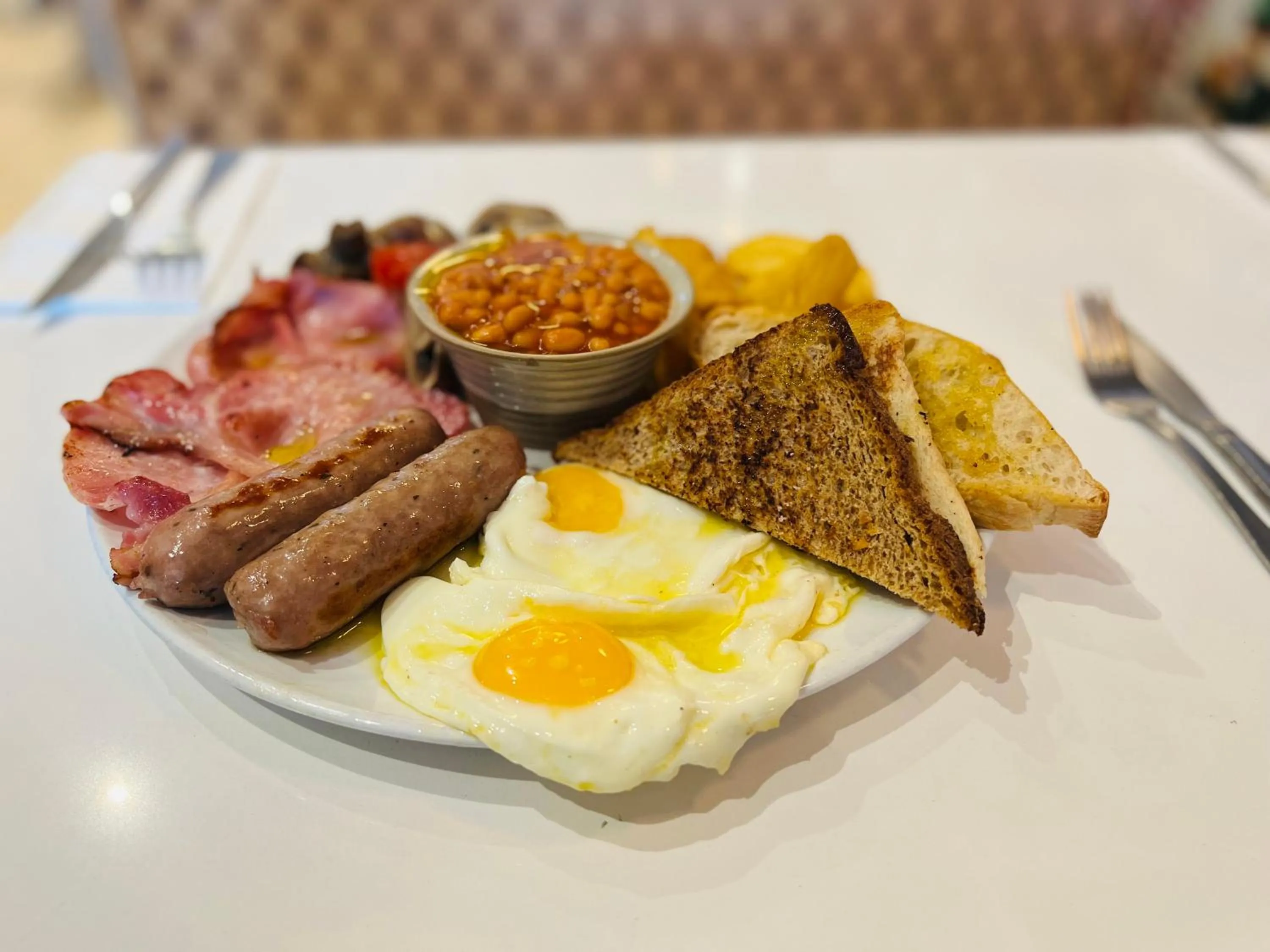 Restaurant/places to eat in Hotel 261