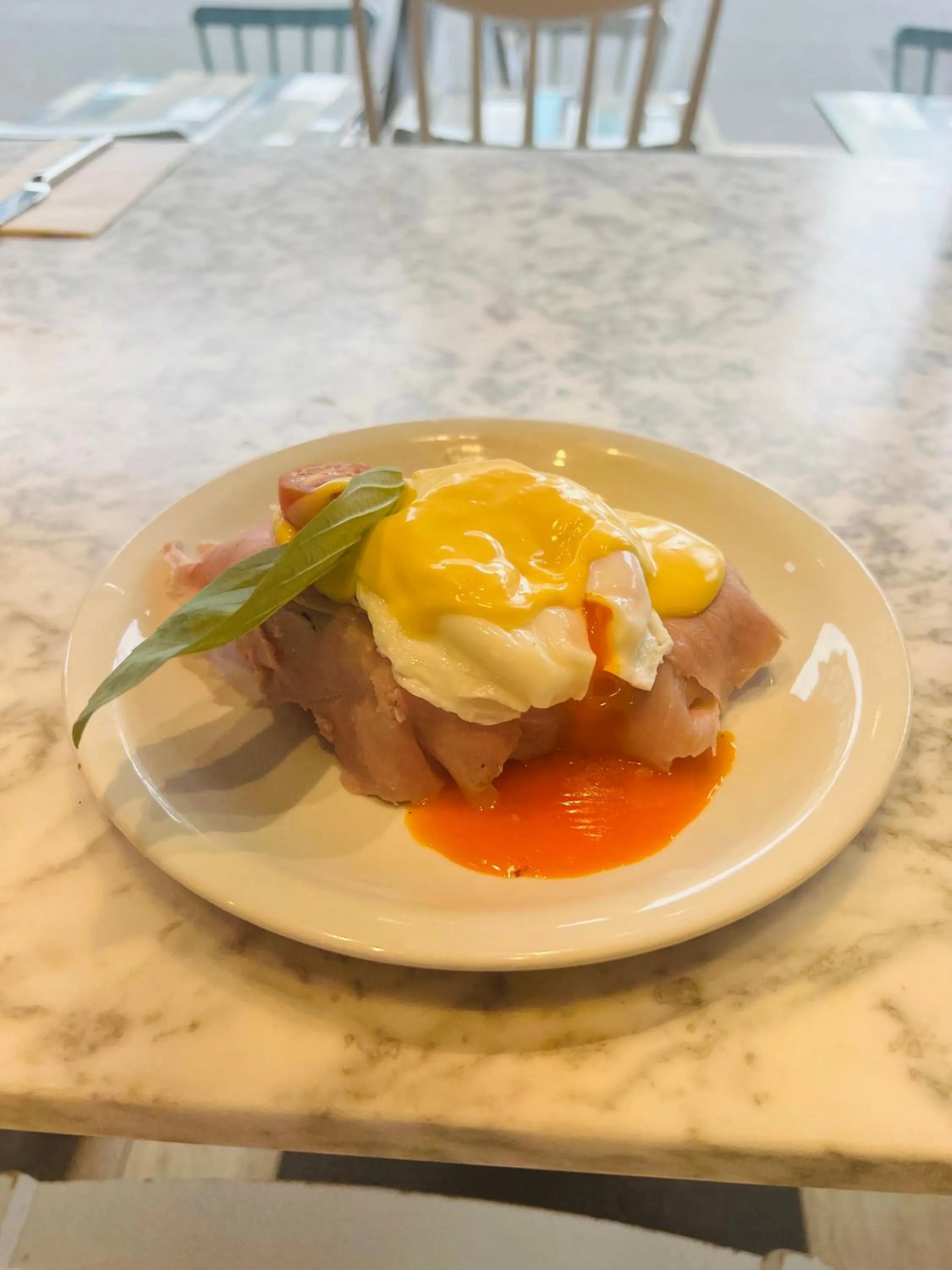 Restaurant/places to eat in Hotel 261