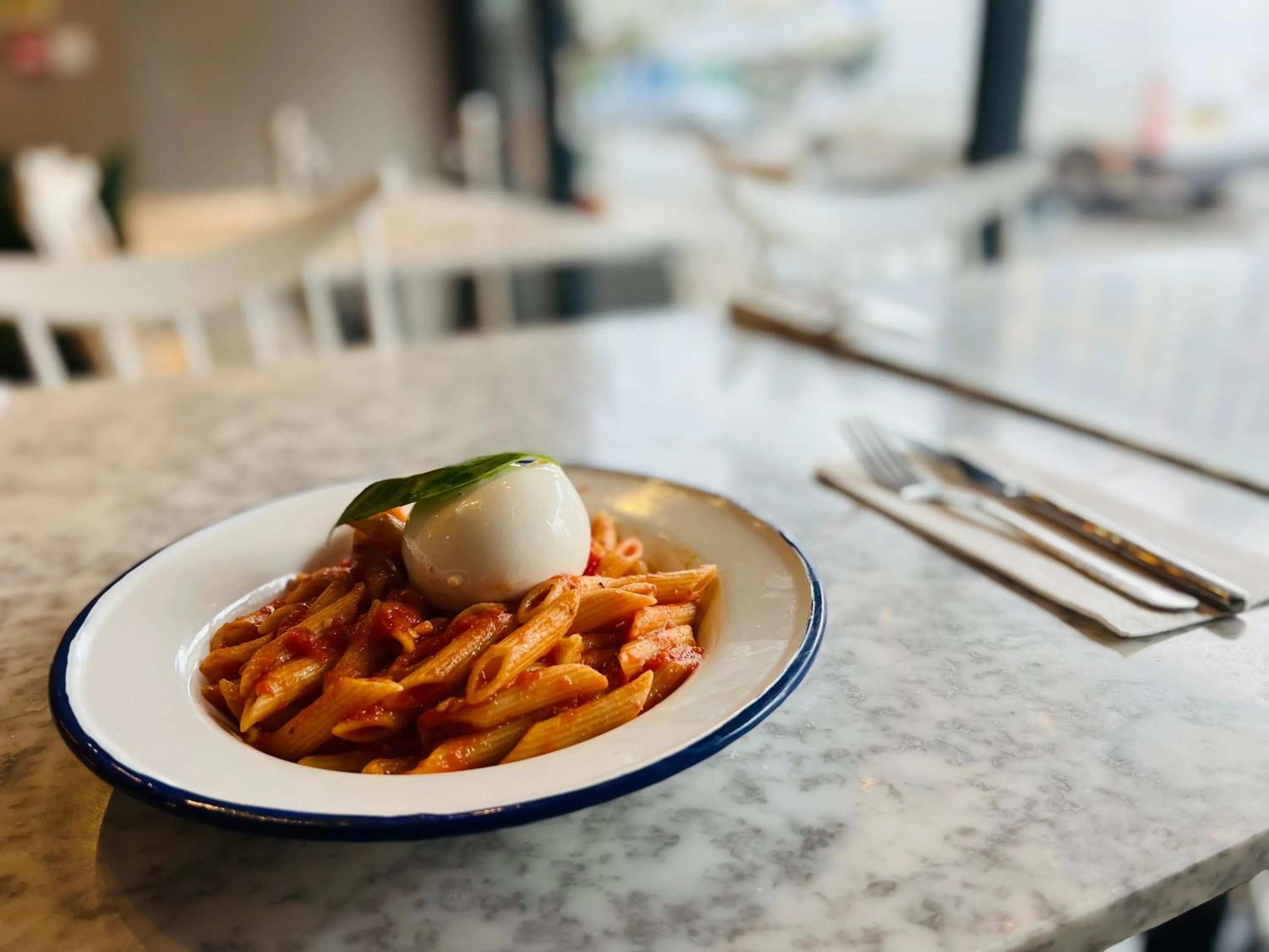 Restaurant/places to eat in Hotel 261