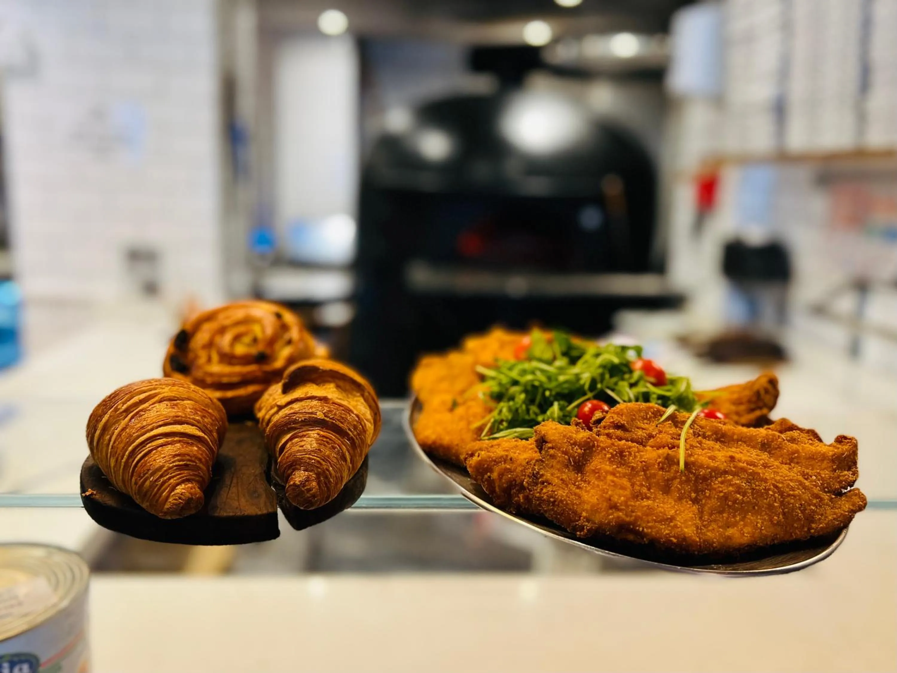 Restaurant/places to eat in Hotel 261