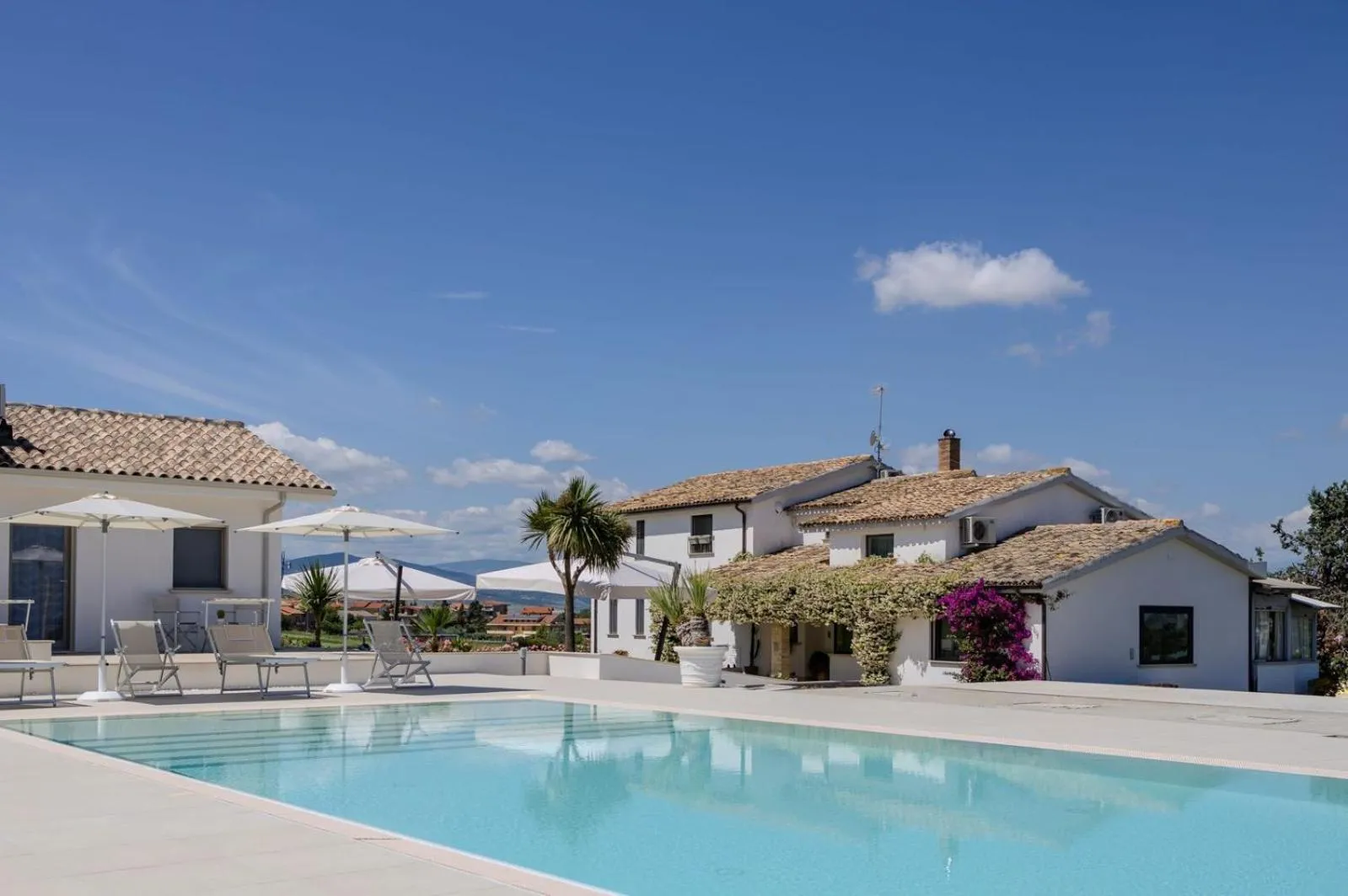 Property building in Villaggio Cristina