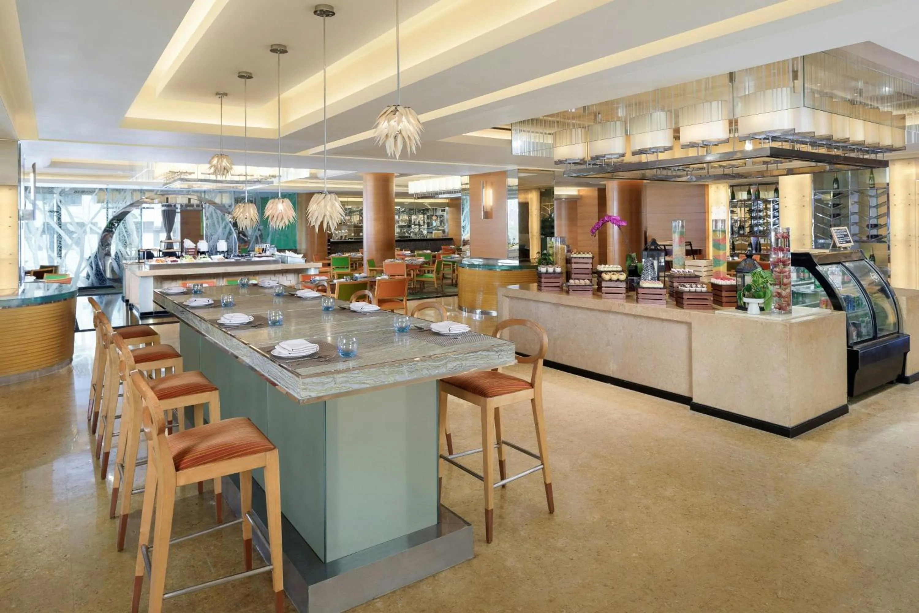 Restaurant/places to eat in Renaissance Shanghai Yu Garden Hotel on the Bund