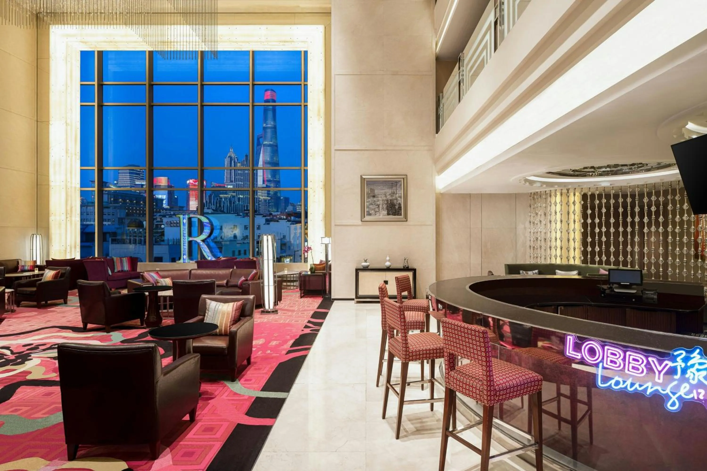 Lounge or bar in Renaissance Shanghai Yu Garden Hotel on the Bund