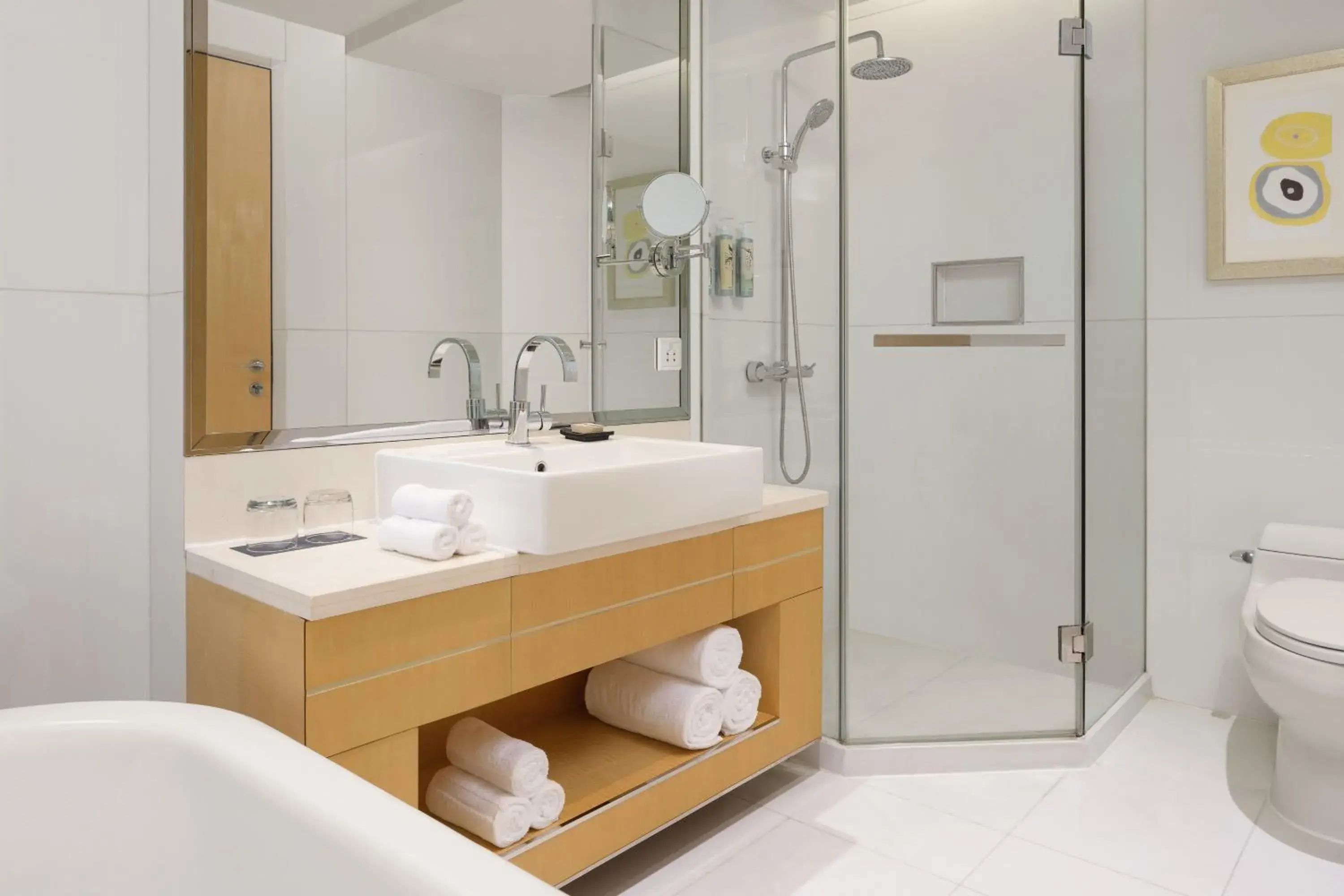 Bund View King Room in Renaissance Shanghai Yu Garden Hotel on the Bund Bund View King Room in Renaissance Shanghai Yu Garden Hotel on the Bund