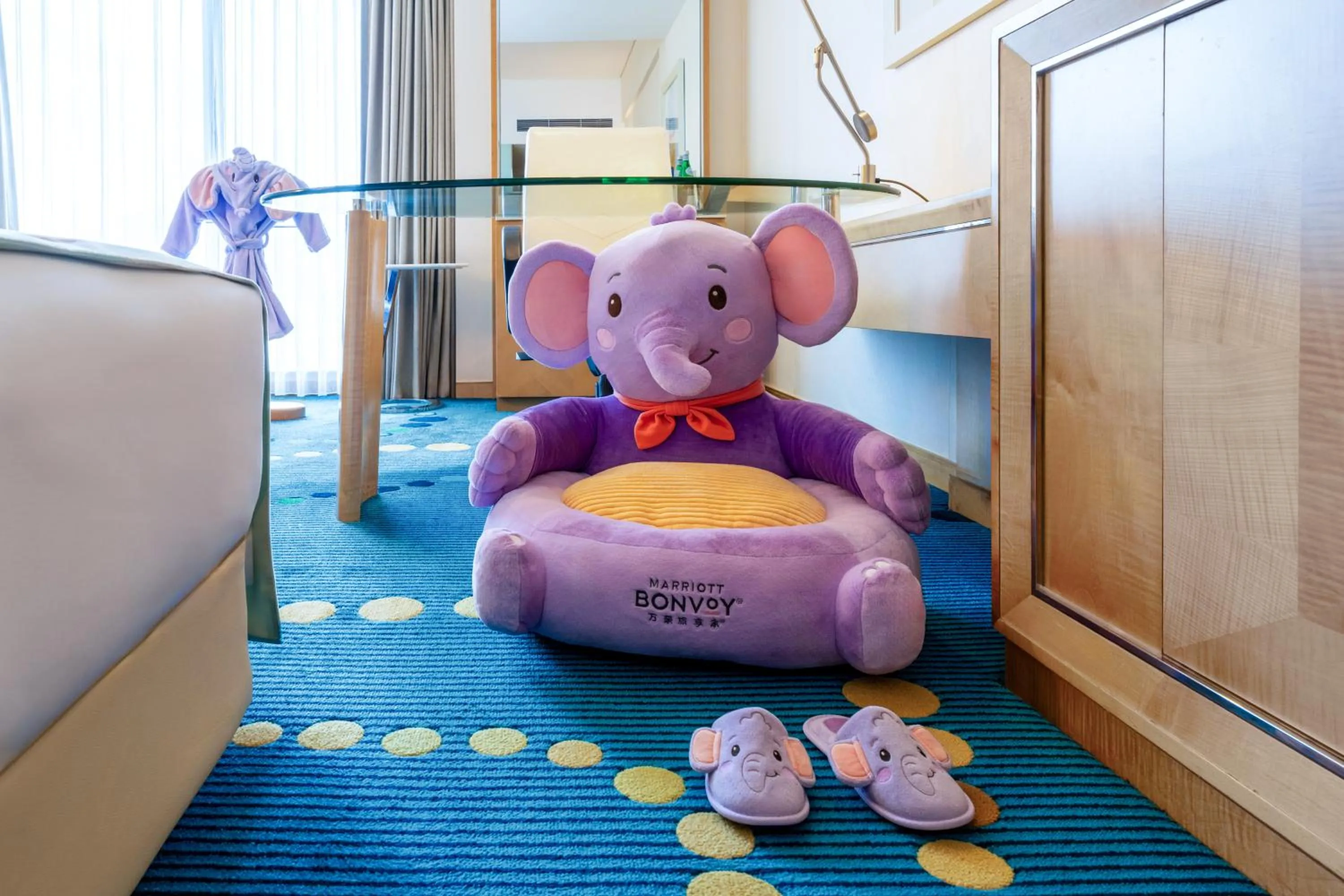 Renaissance Shanghai Yu Garden Hotel on the Bund by Nanjing Road