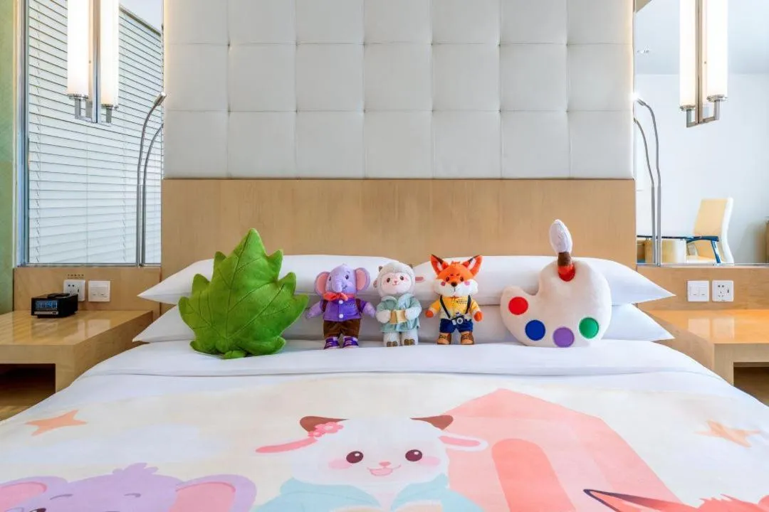 Bed in Renaissance Shanghai Yu Garden Hotel on the Bund