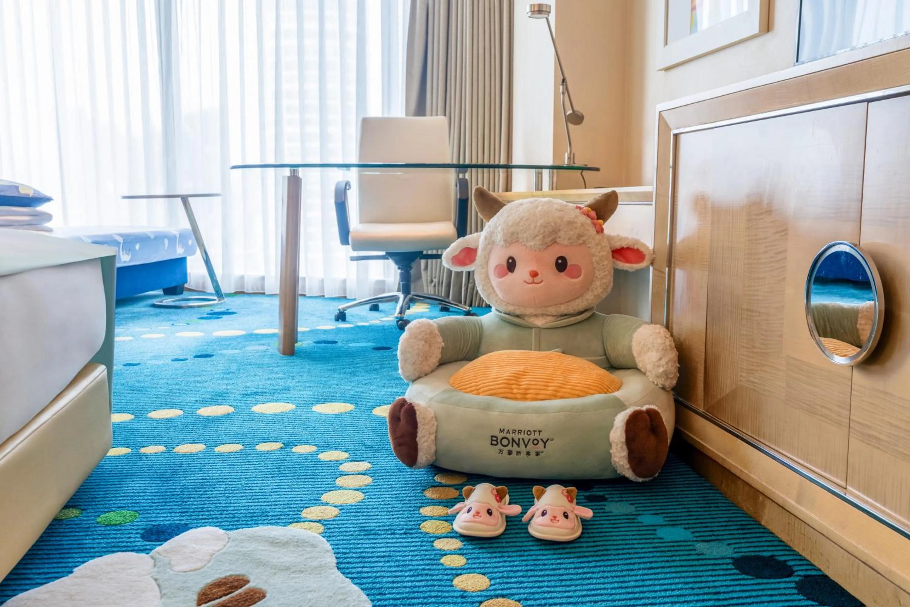 Renaissance Shanghai Yu Garden Hotel on the Bund by Nanjing Road