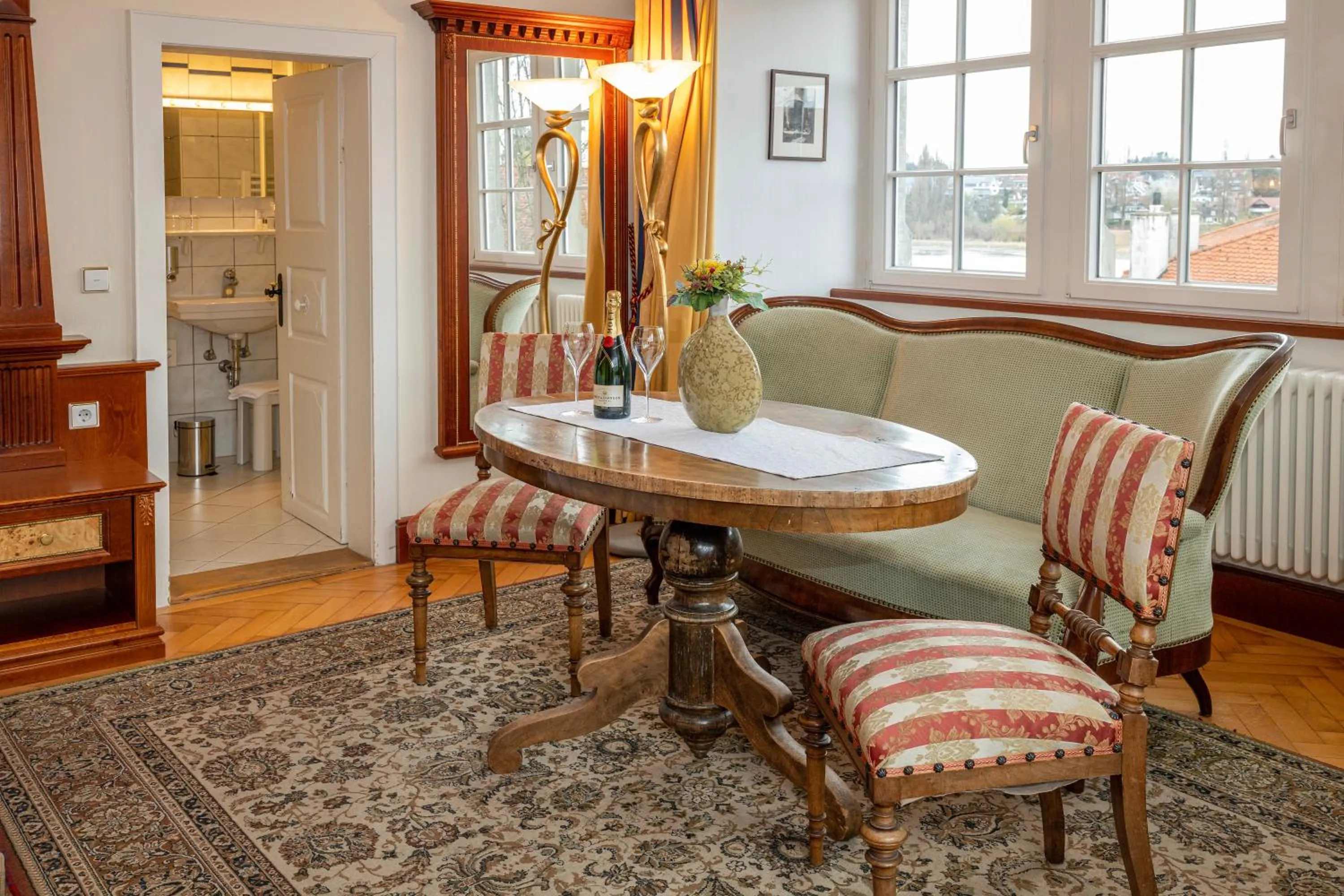 Seating area in Schloss Hotel Wasserburg