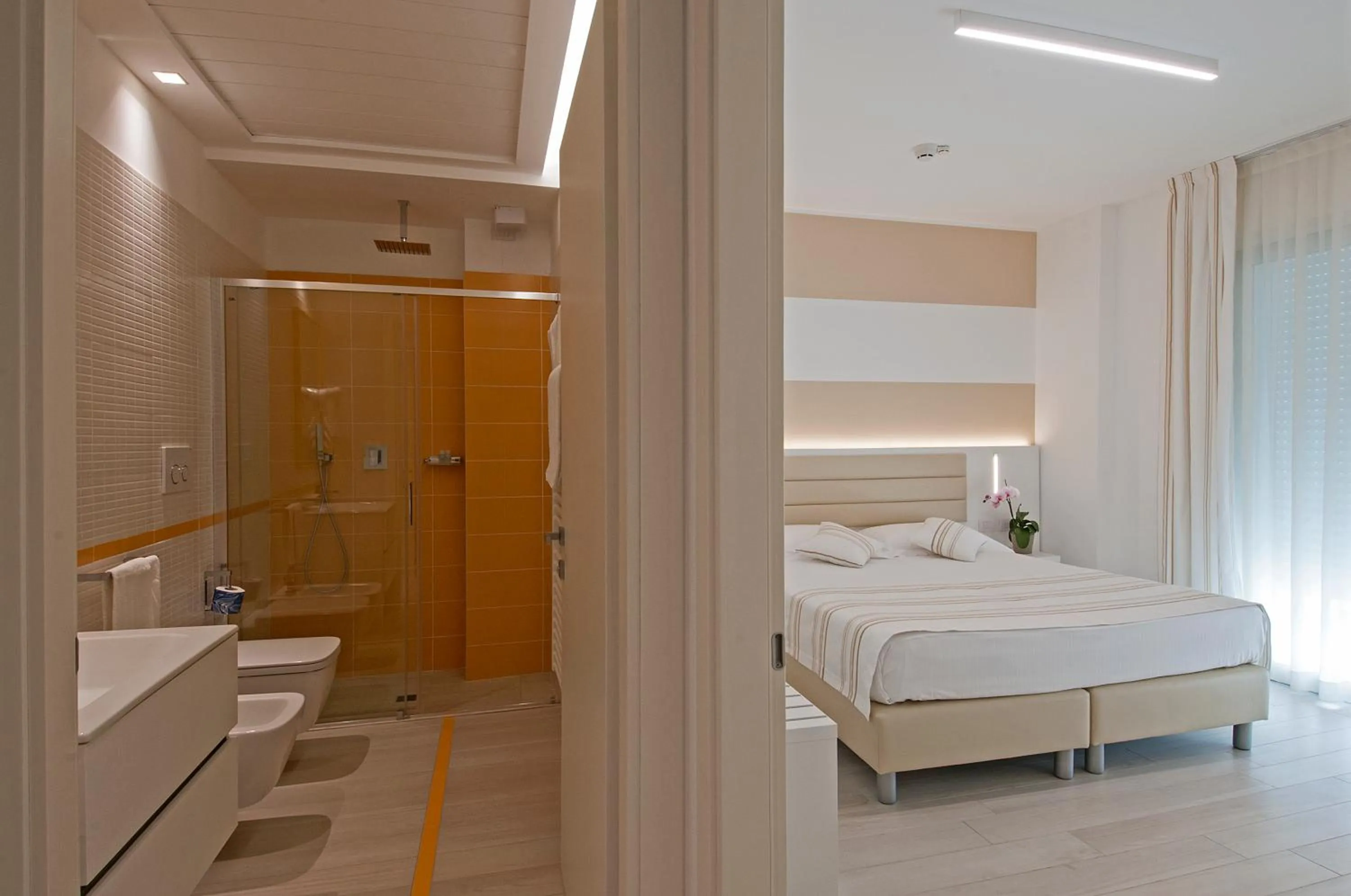 Bathroom, Bed in Lungomare Relax Residence