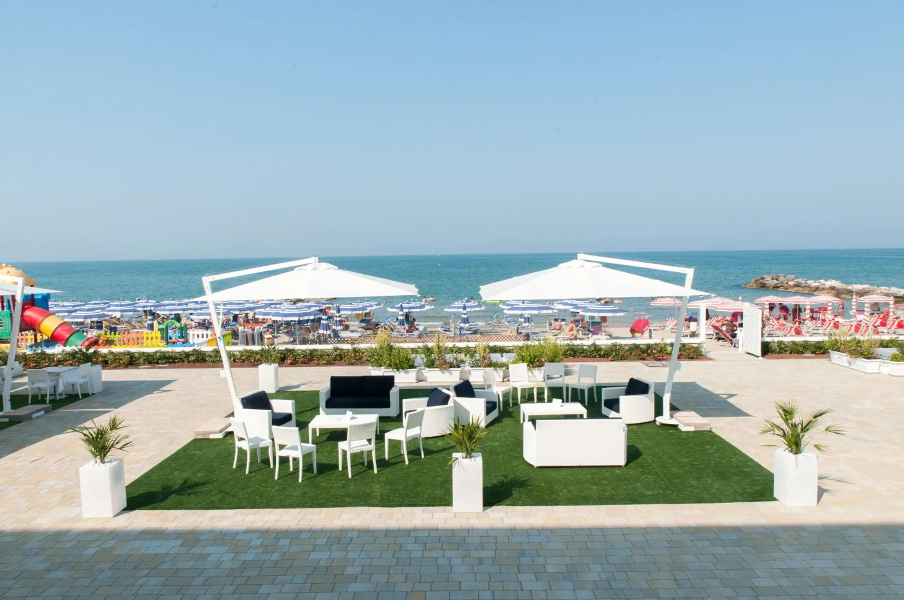 Restaurant/places to eat in Lungomare Relax Residence