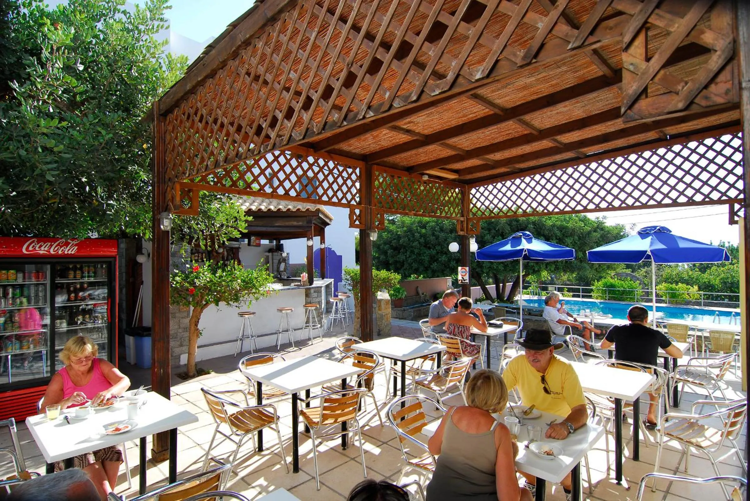 Restaurant/places to eat in Lato hotel