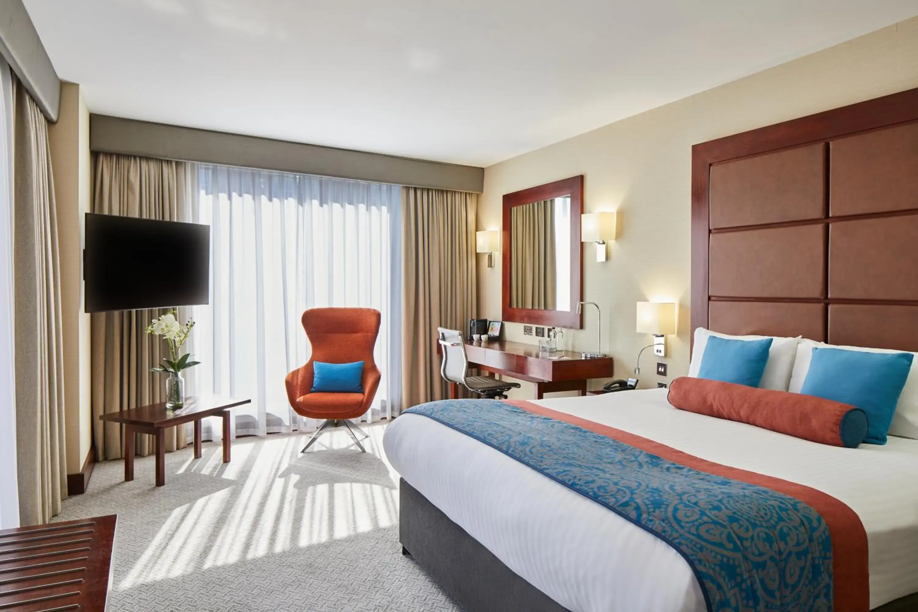 Deluxe King Room with St Pauls Cathedral View in Leonardo Royal London St Paul’s Deluxe King Room with St Pauls Cathedral View in Leonardo Royal London St Paul’s