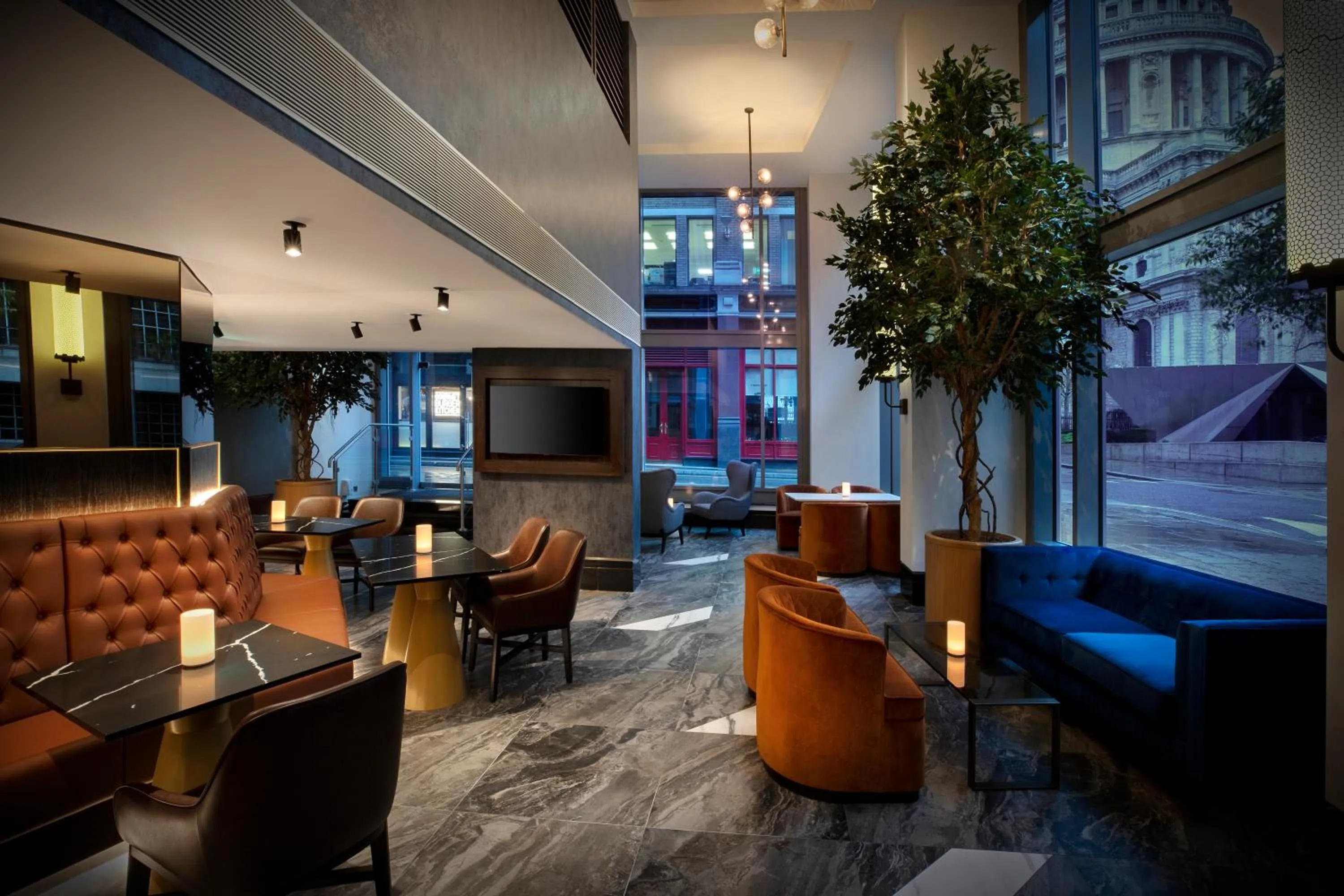 Lounge or bar in Leonardo Royal London St Paul’s