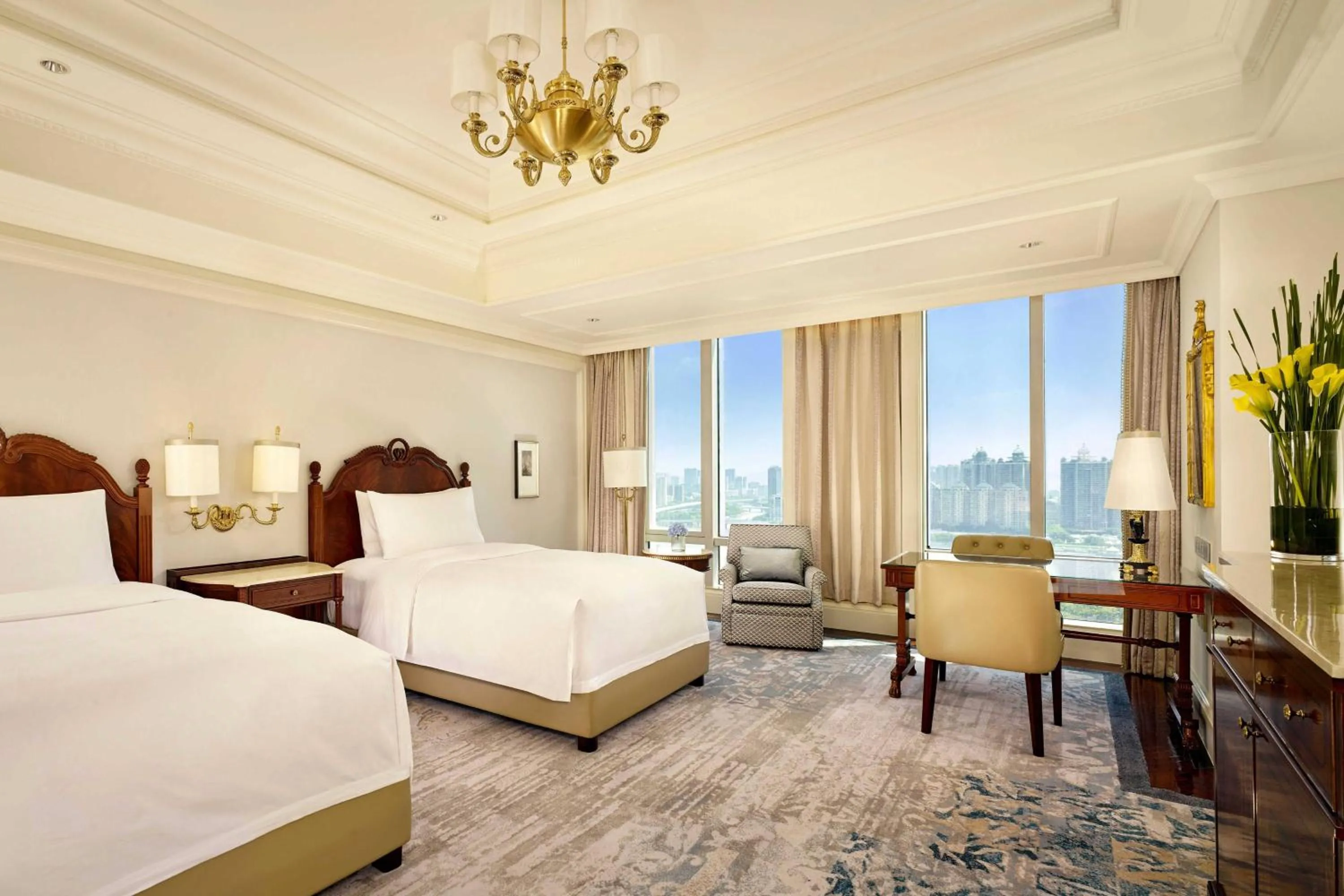 Photo of the whole room, Bed in The Ritz-Carlton, Guangzhou
