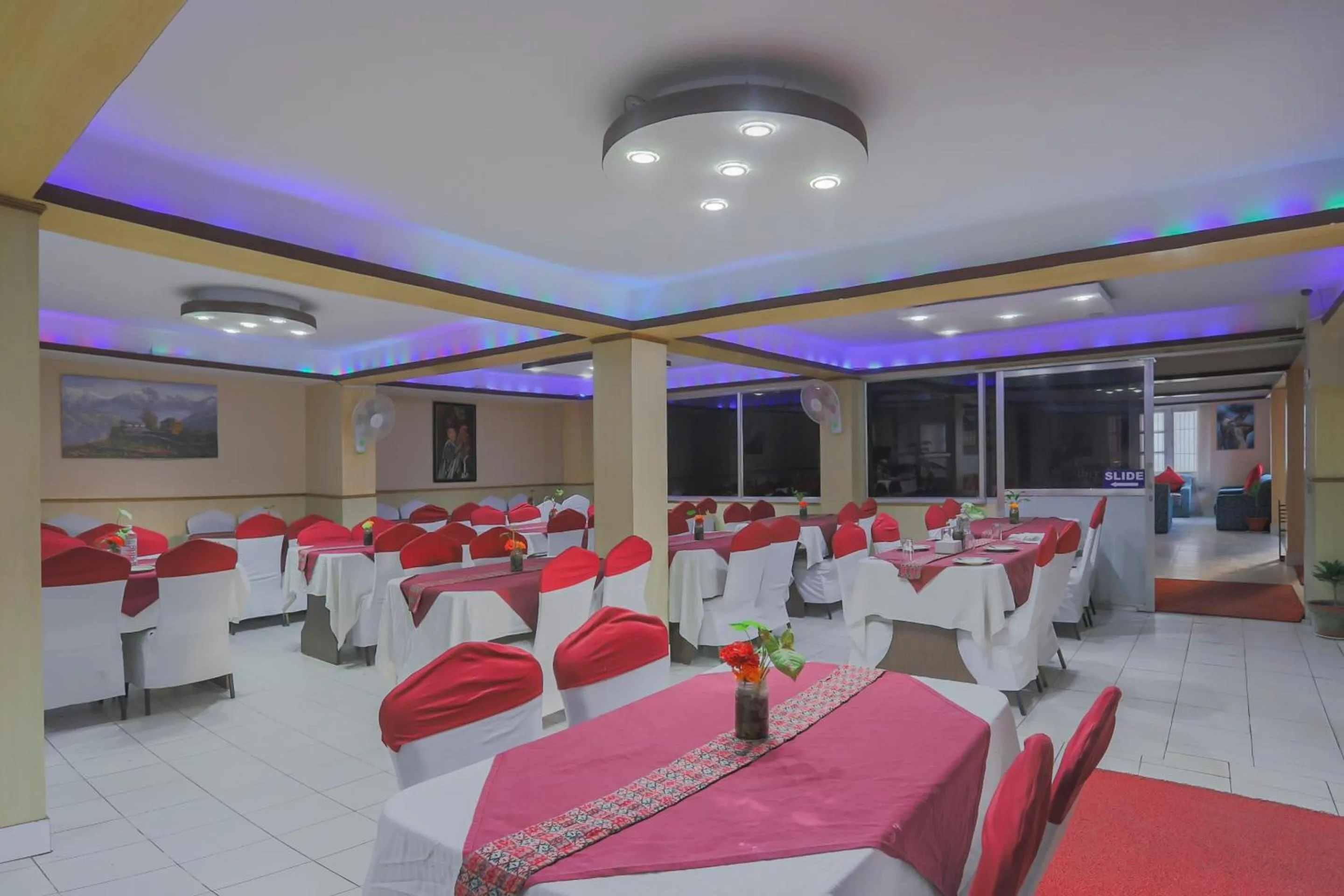 Restaurant/places to eat in OYO 789 Hotel Shivam Plaza