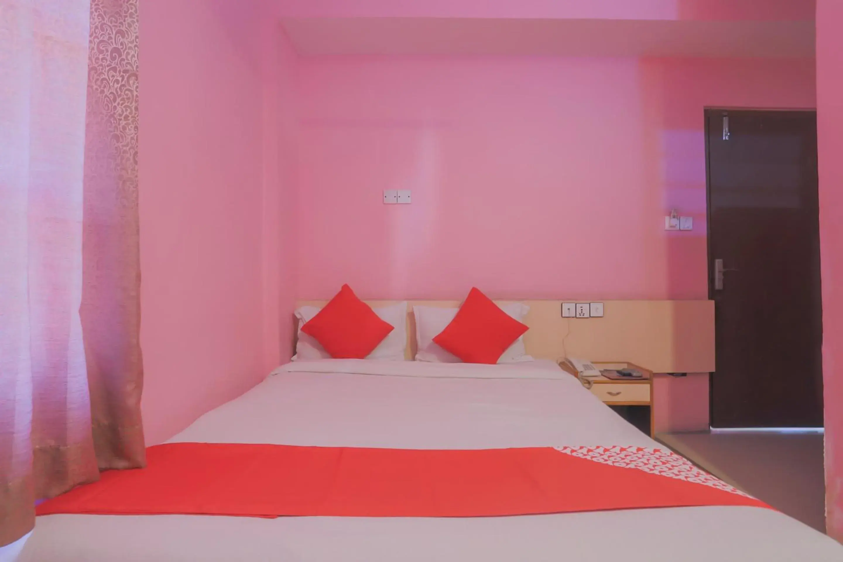 Small Double Room - single occupancy in OYO 789 Hotel Shivam Plaza Small Double Room - single occupancy in OYO 789 Hotel Shivam Plaza