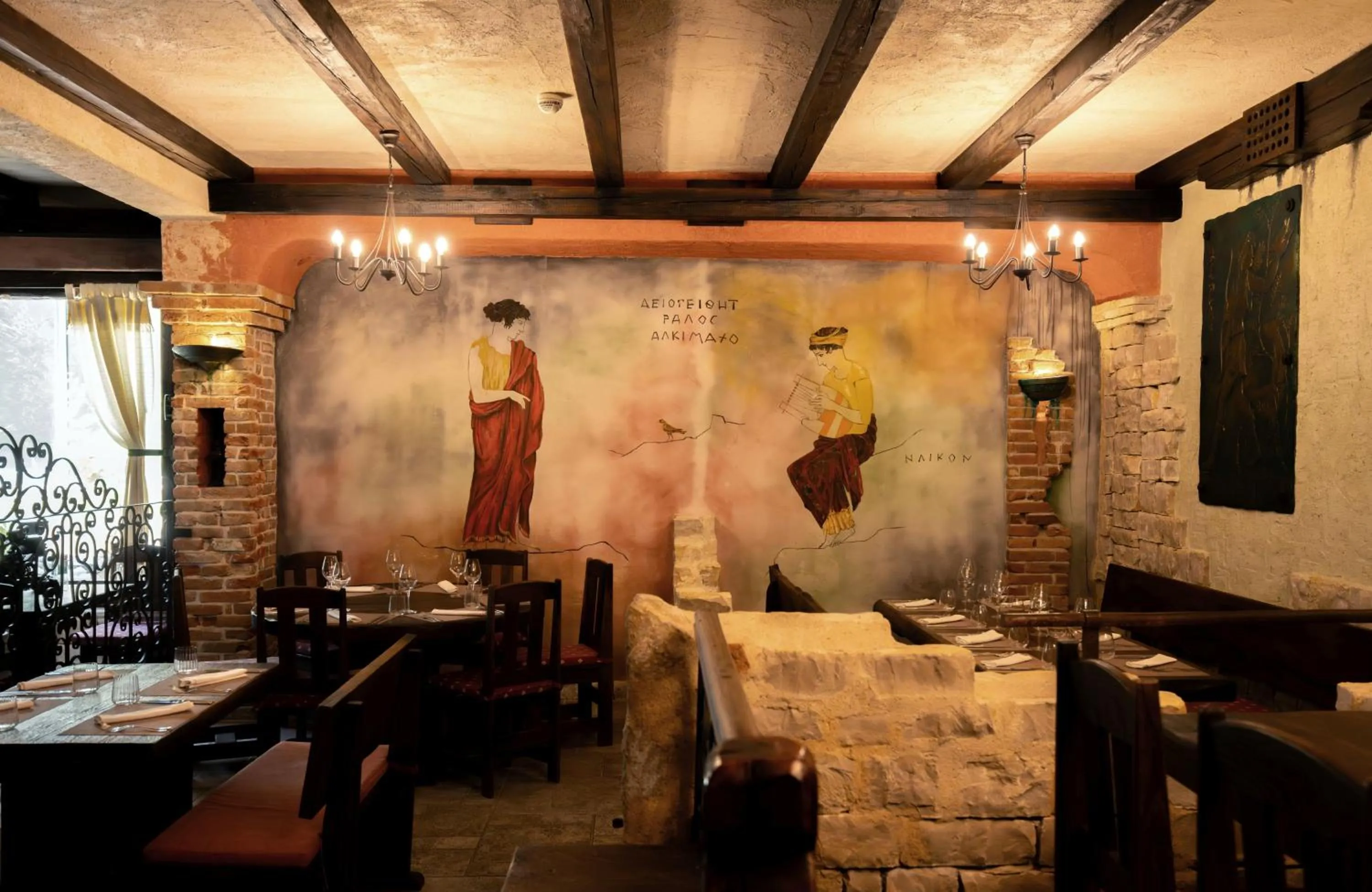 Restaurant/places to eat in Bluesun Hotel Elaphusa