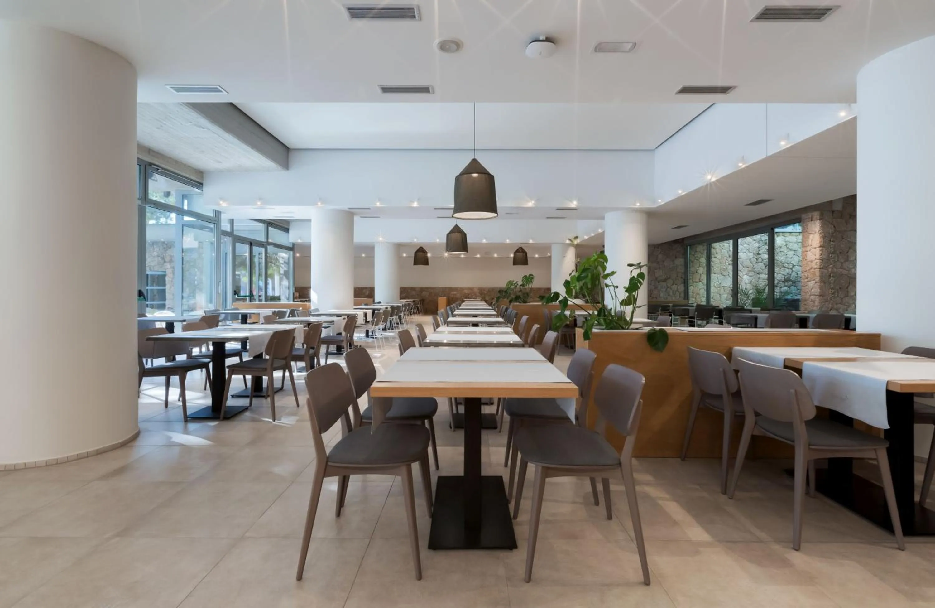 Restaurant/places to eat in Bluesun Hotel Soline