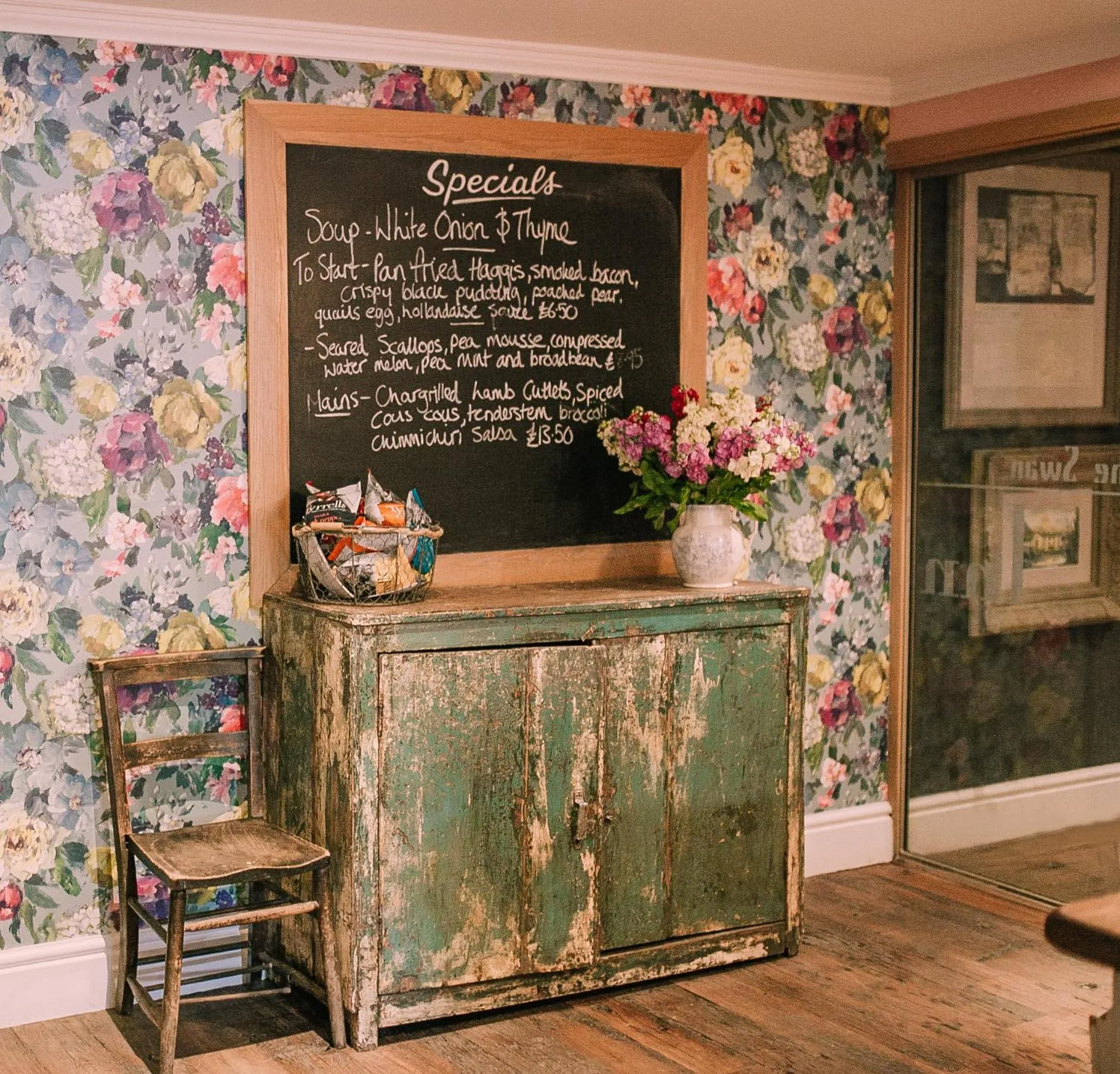 Lounge or bar in The Swan Hotel and Spa