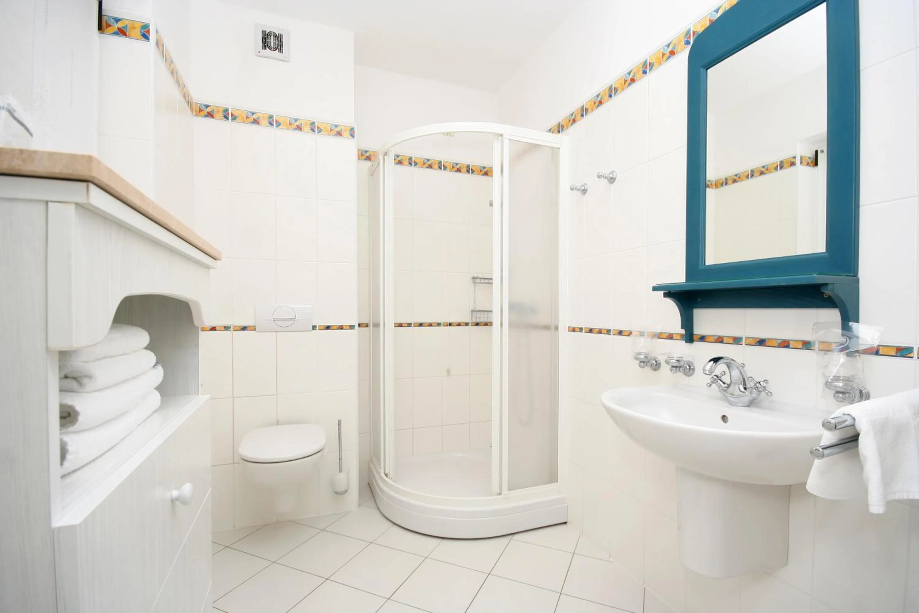 Shower in Hotel Abalone