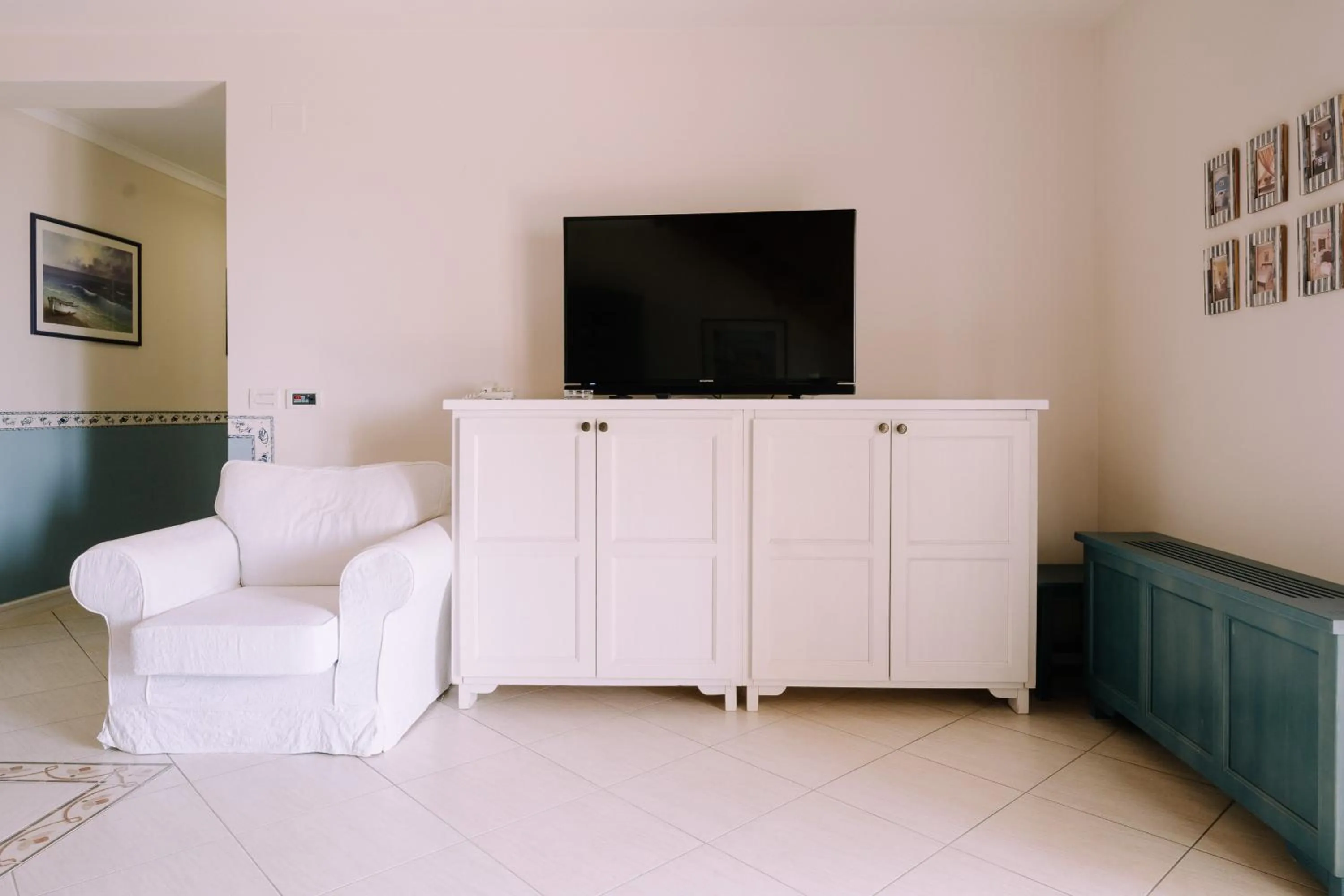 TV and multimedia in Hotel Abalone