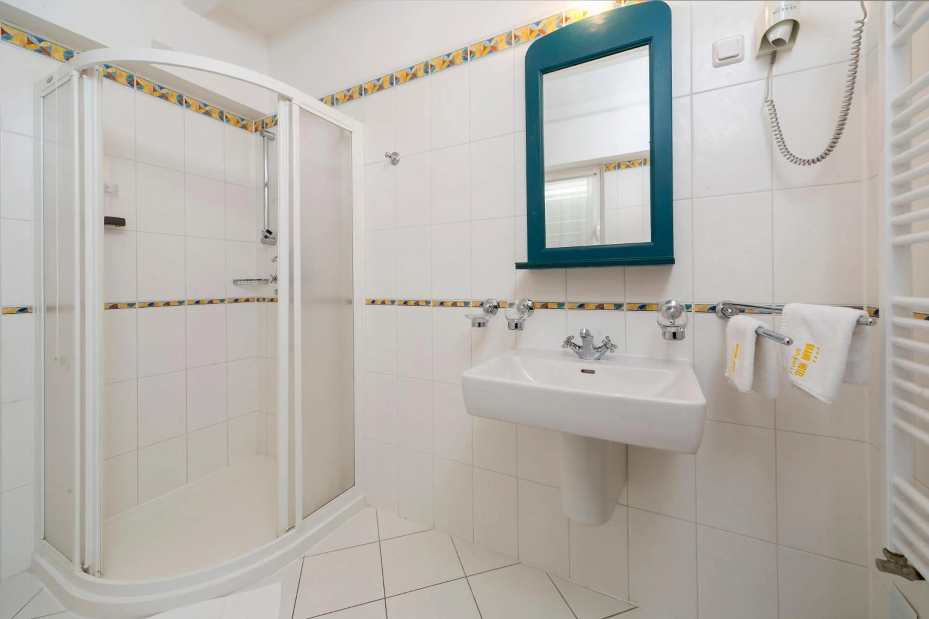 Shower in Hotel Abalone