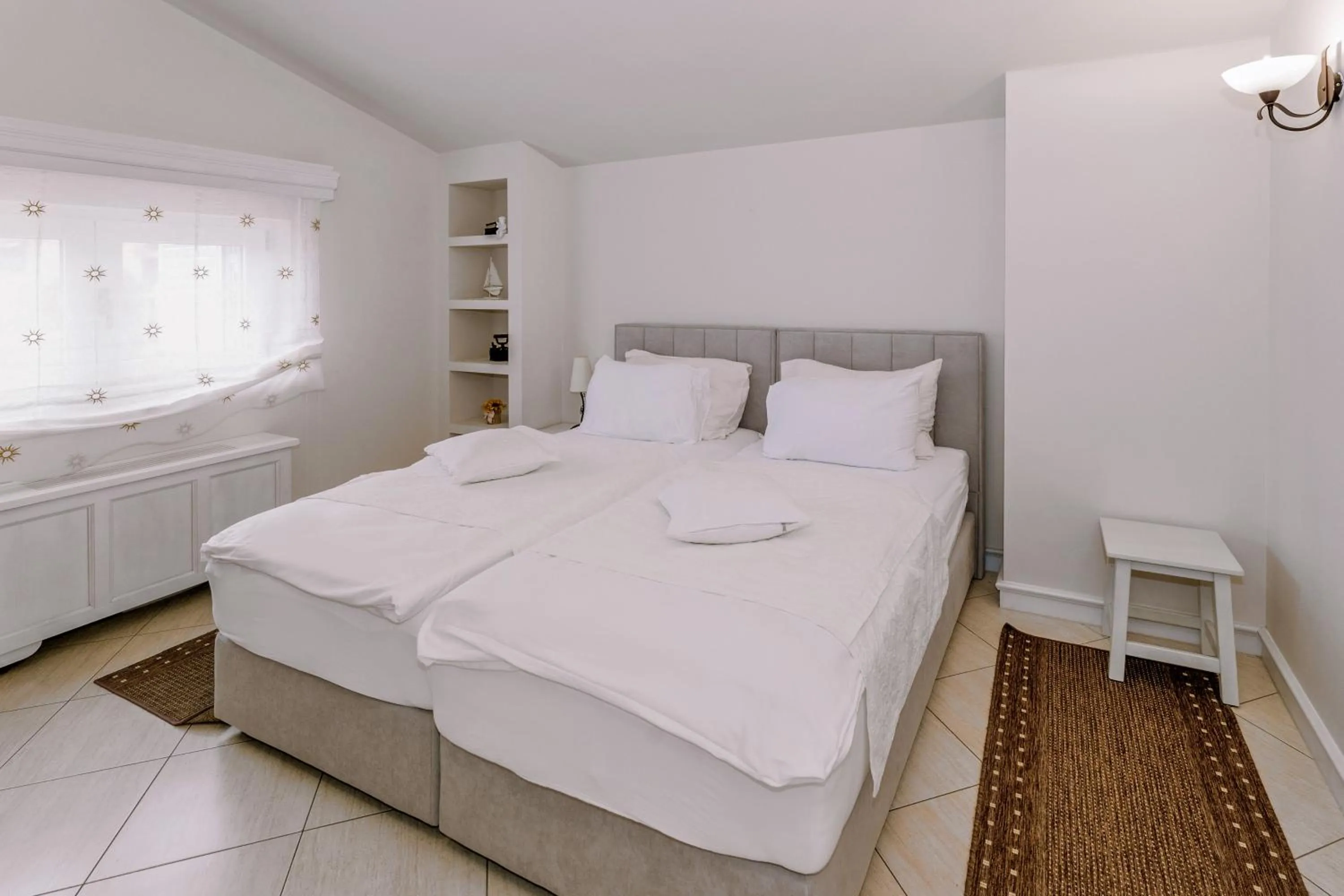 Bed in Hotel Abalone