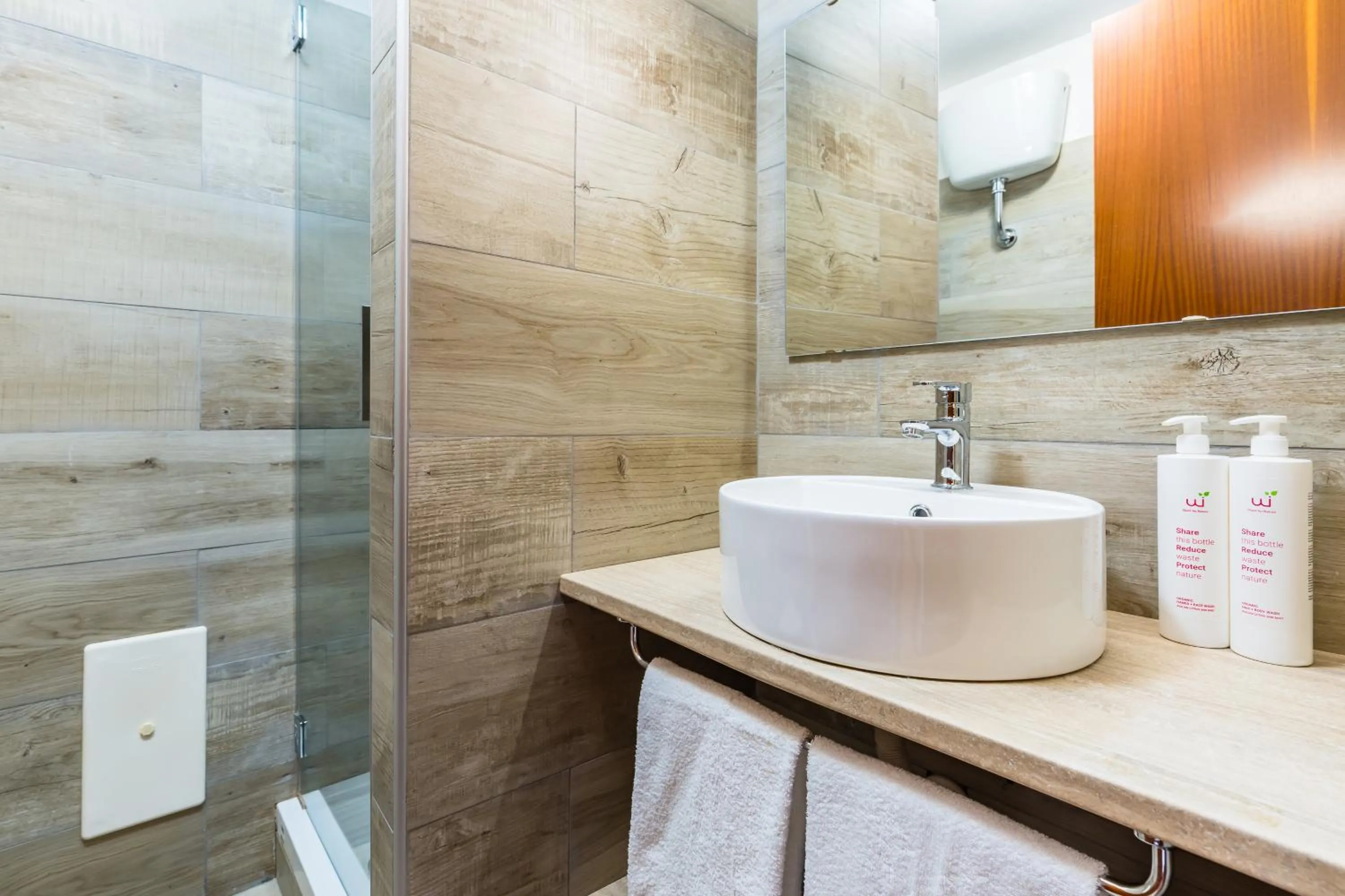 Shower in B&B Antica Napoli