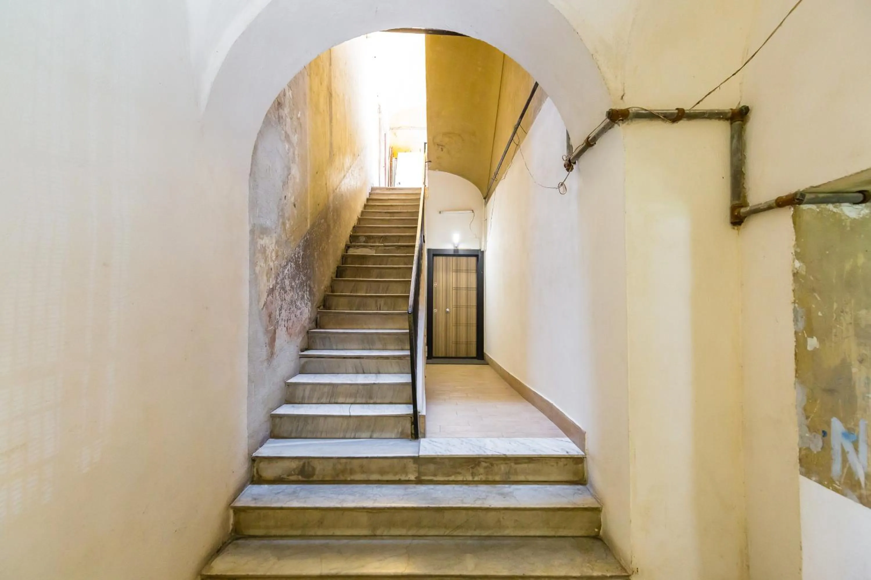 Facade/entrance in B&B Antica Napoli