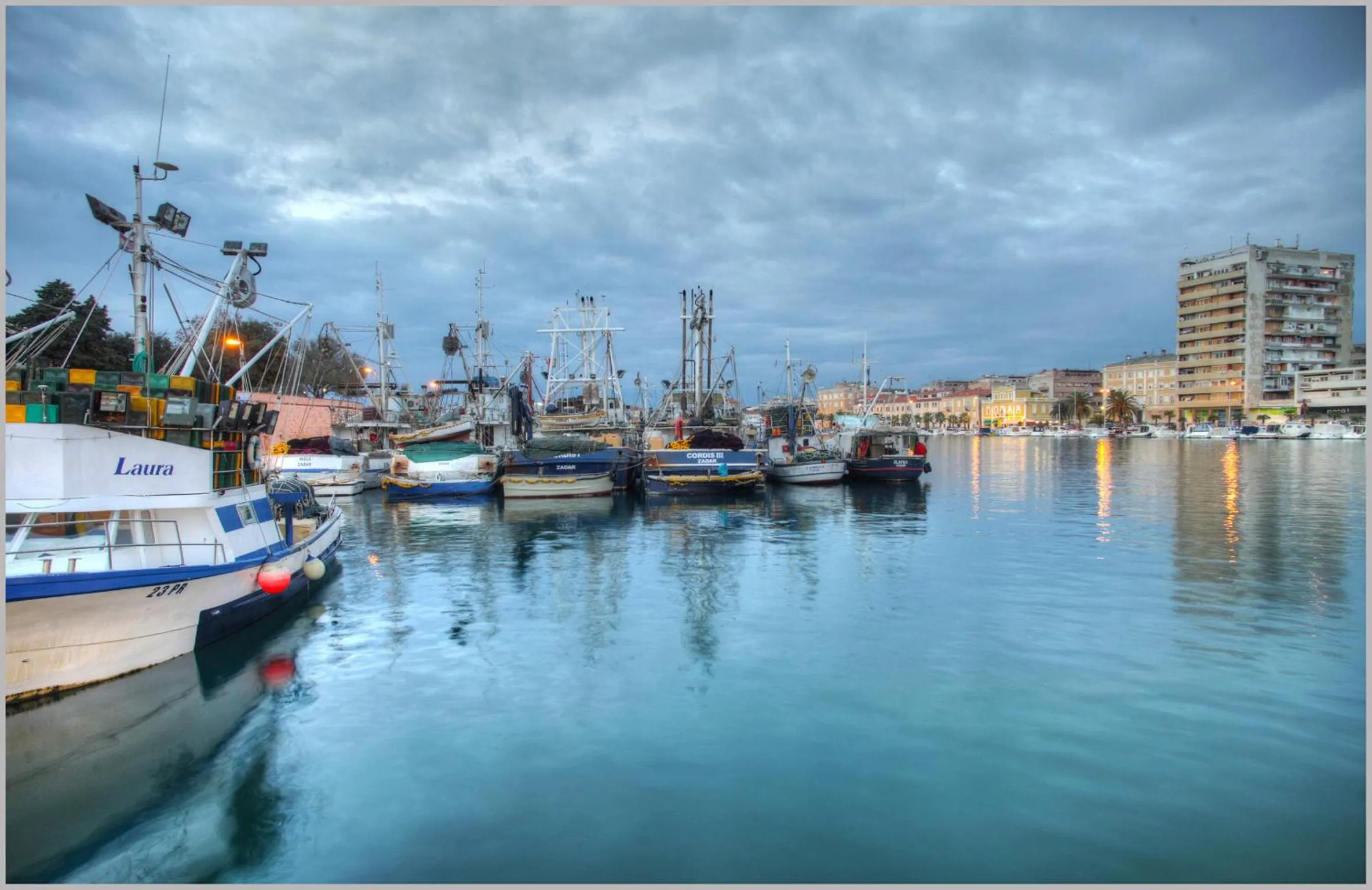 Night in Tamaris Rooms