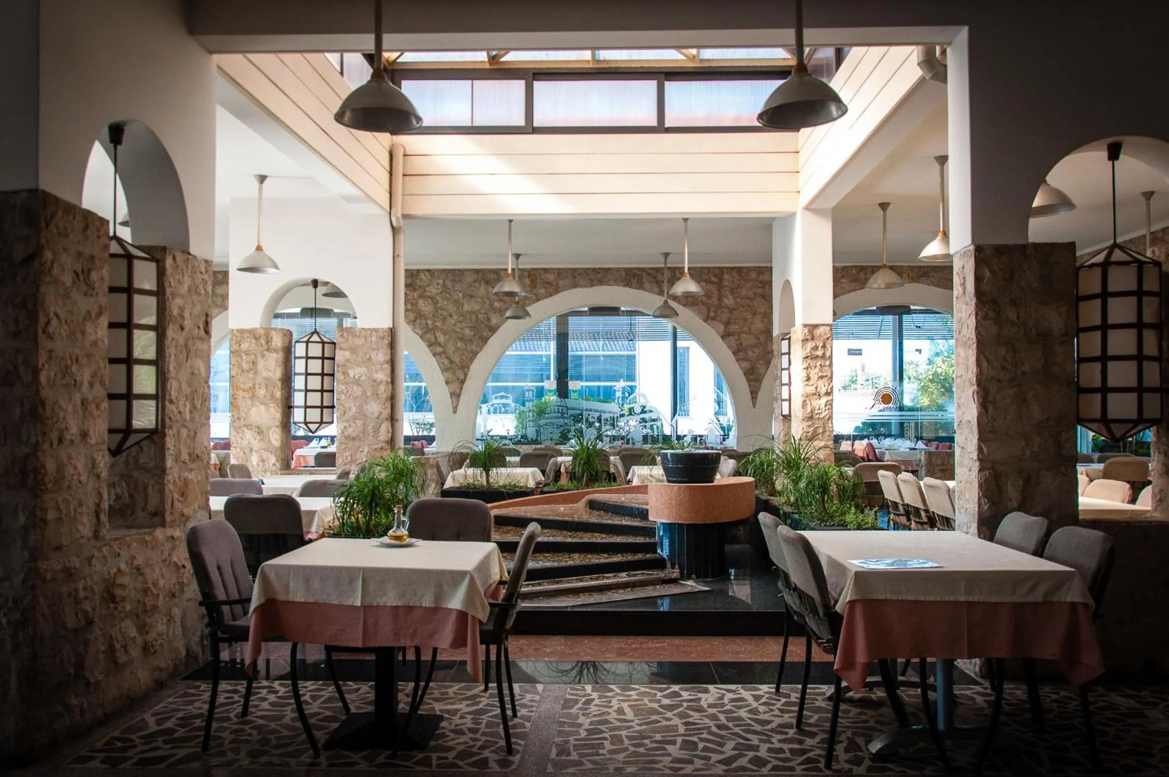 Restaurant/places to eat in Tamaris Rooms