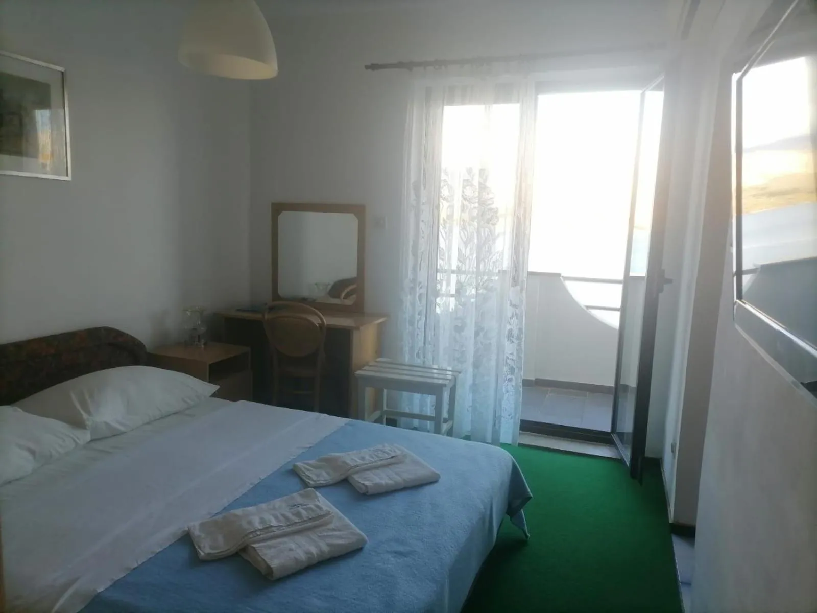 Property building, Bed in Hotel Biser